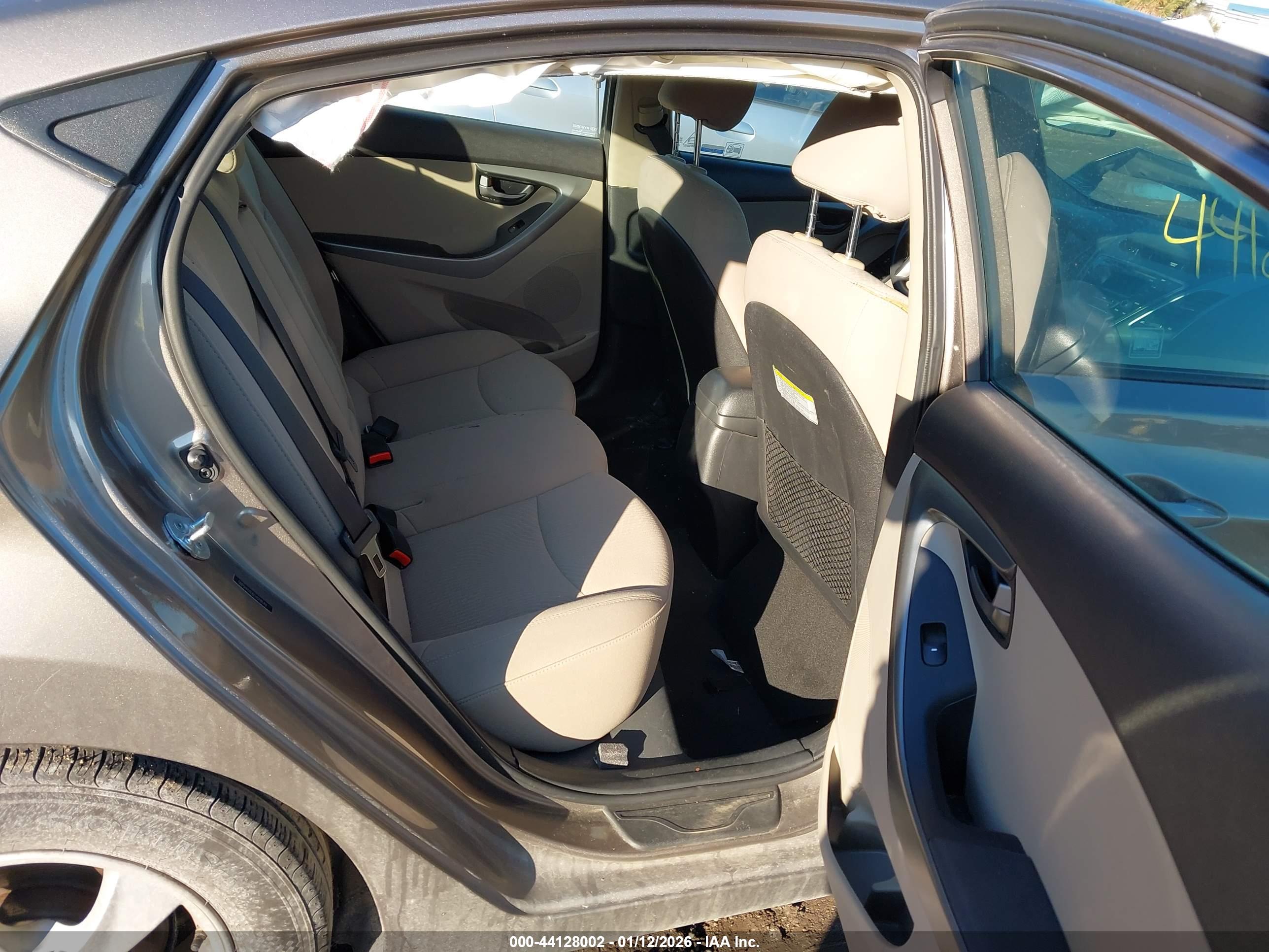 HYUNDAI ELANTRA image 8