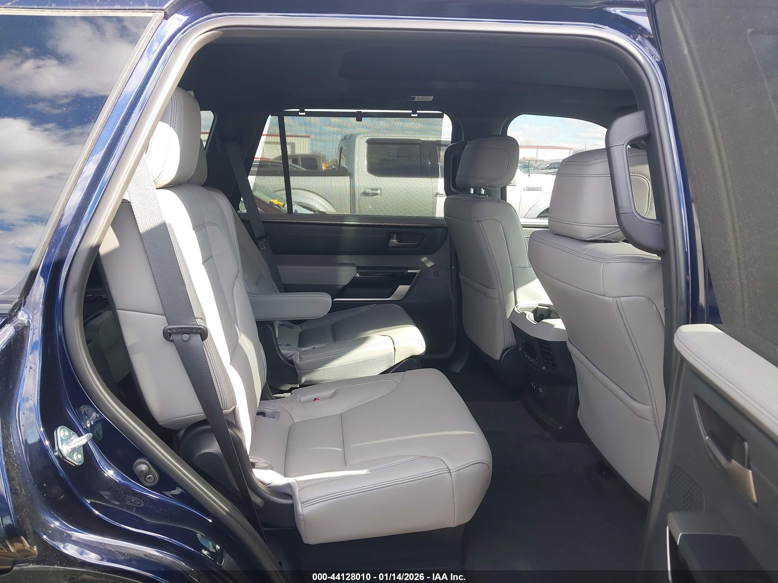 TOYOTA SEQUOIA image 8