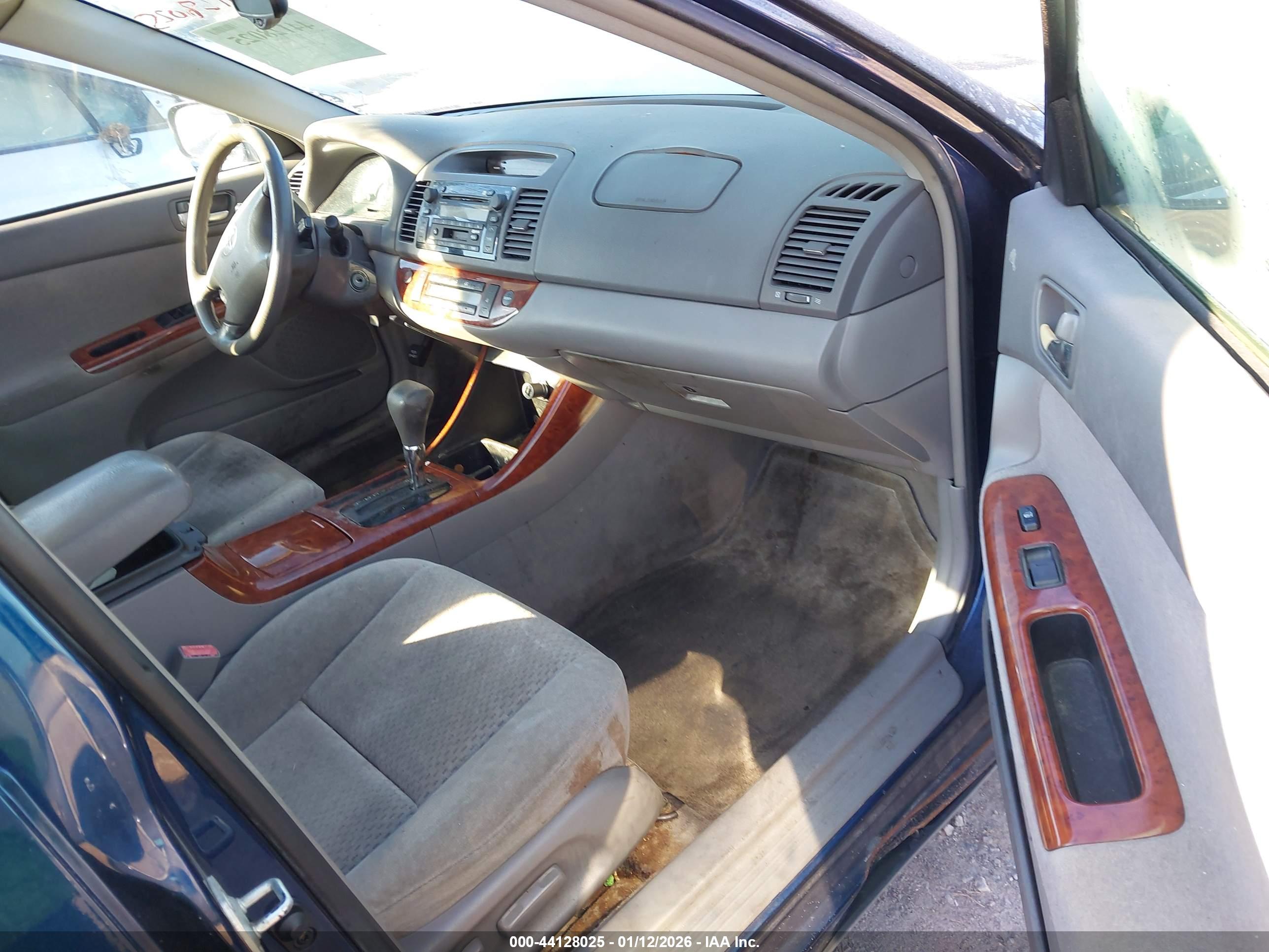 TOYOTA CAMRY image 5