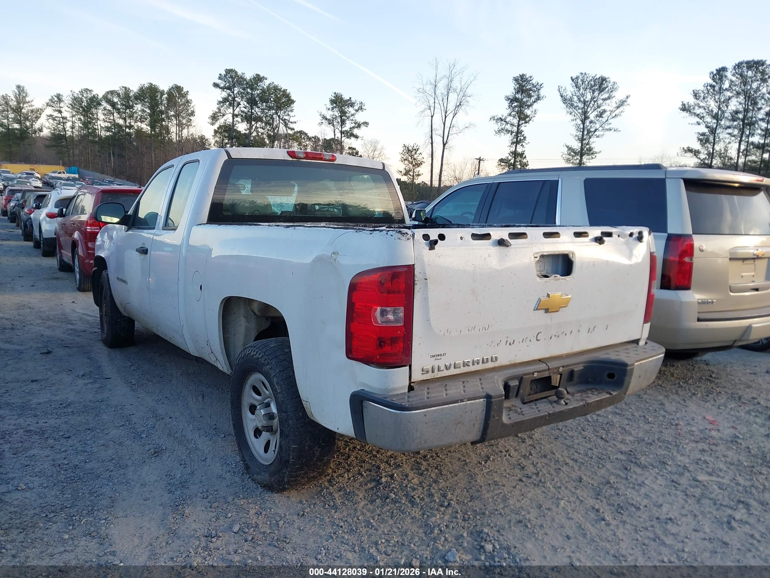 CHEVROLET SILVERADO image 3