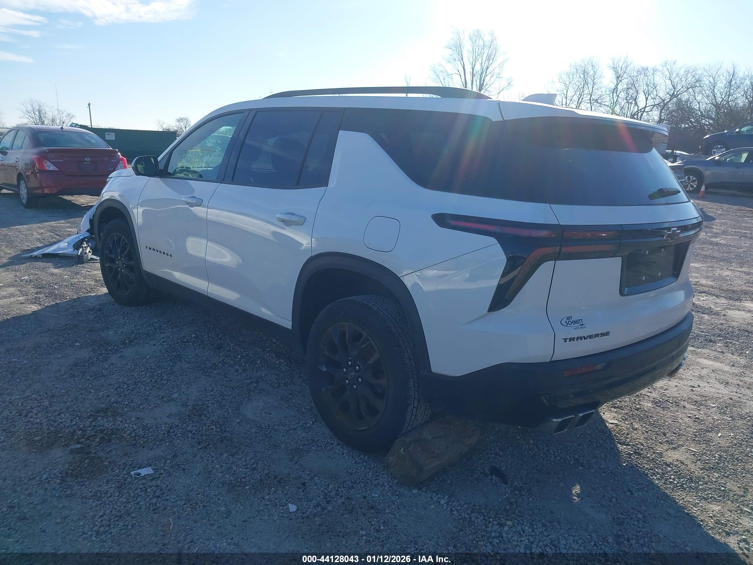 CHEVROLET TRAVERSE image 3