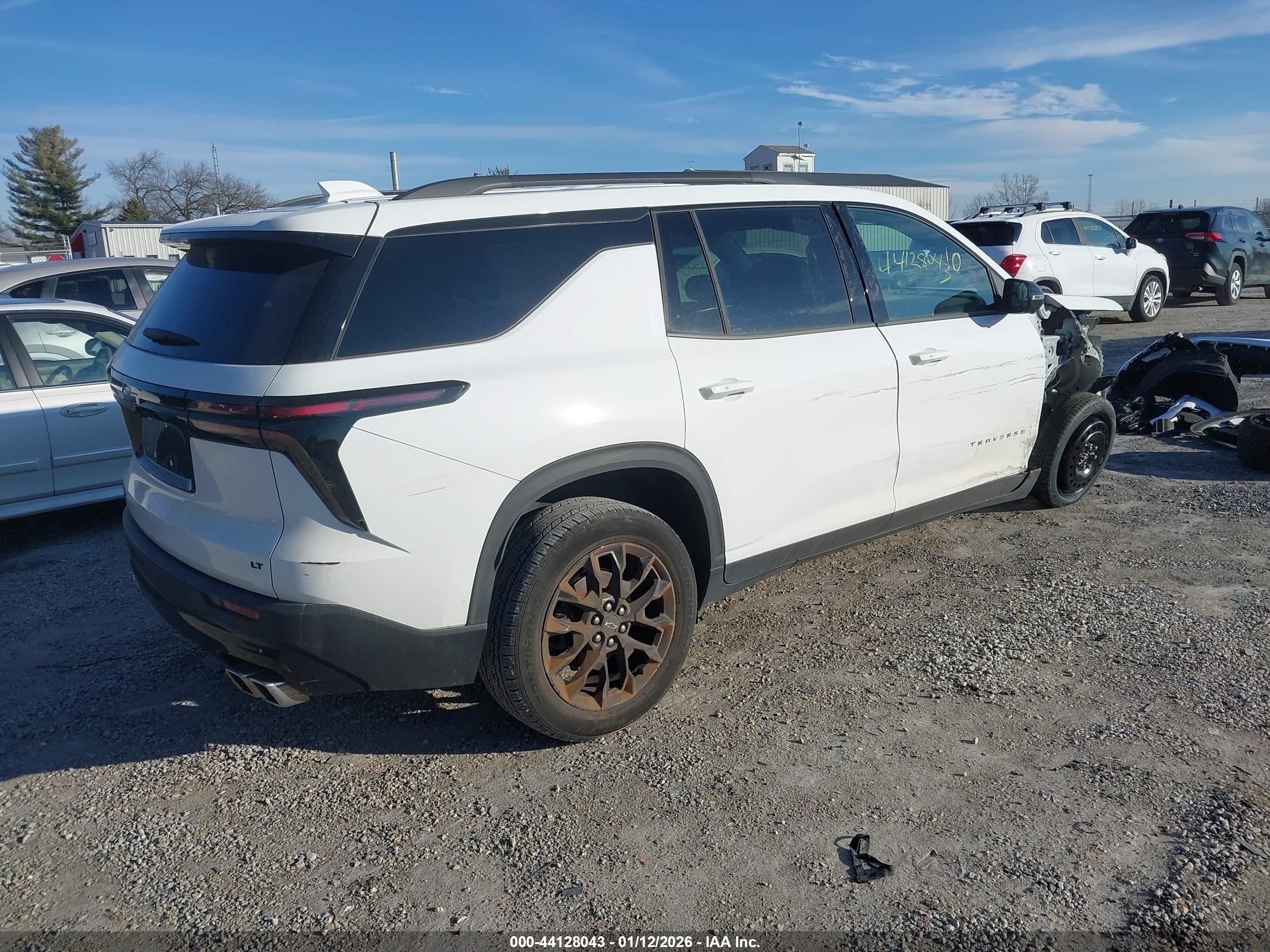 CHEVROLET TRAVERSE image 4