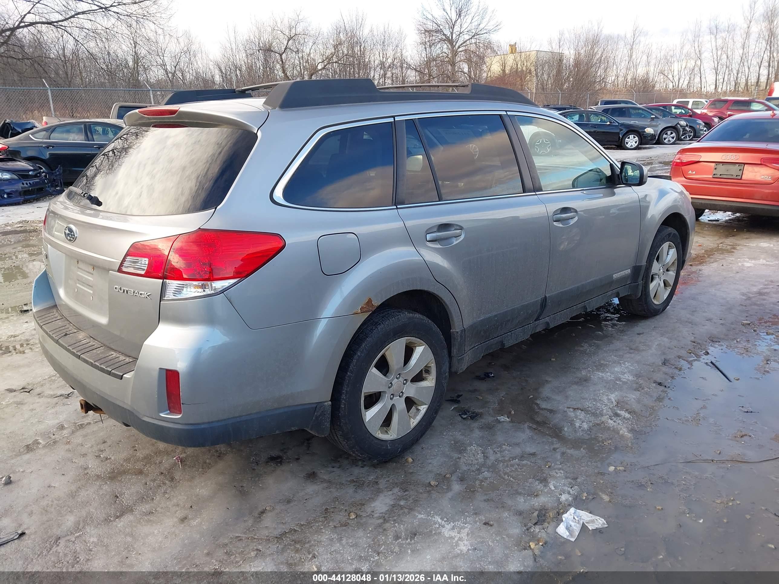 SUBARU OUTBACK image 4