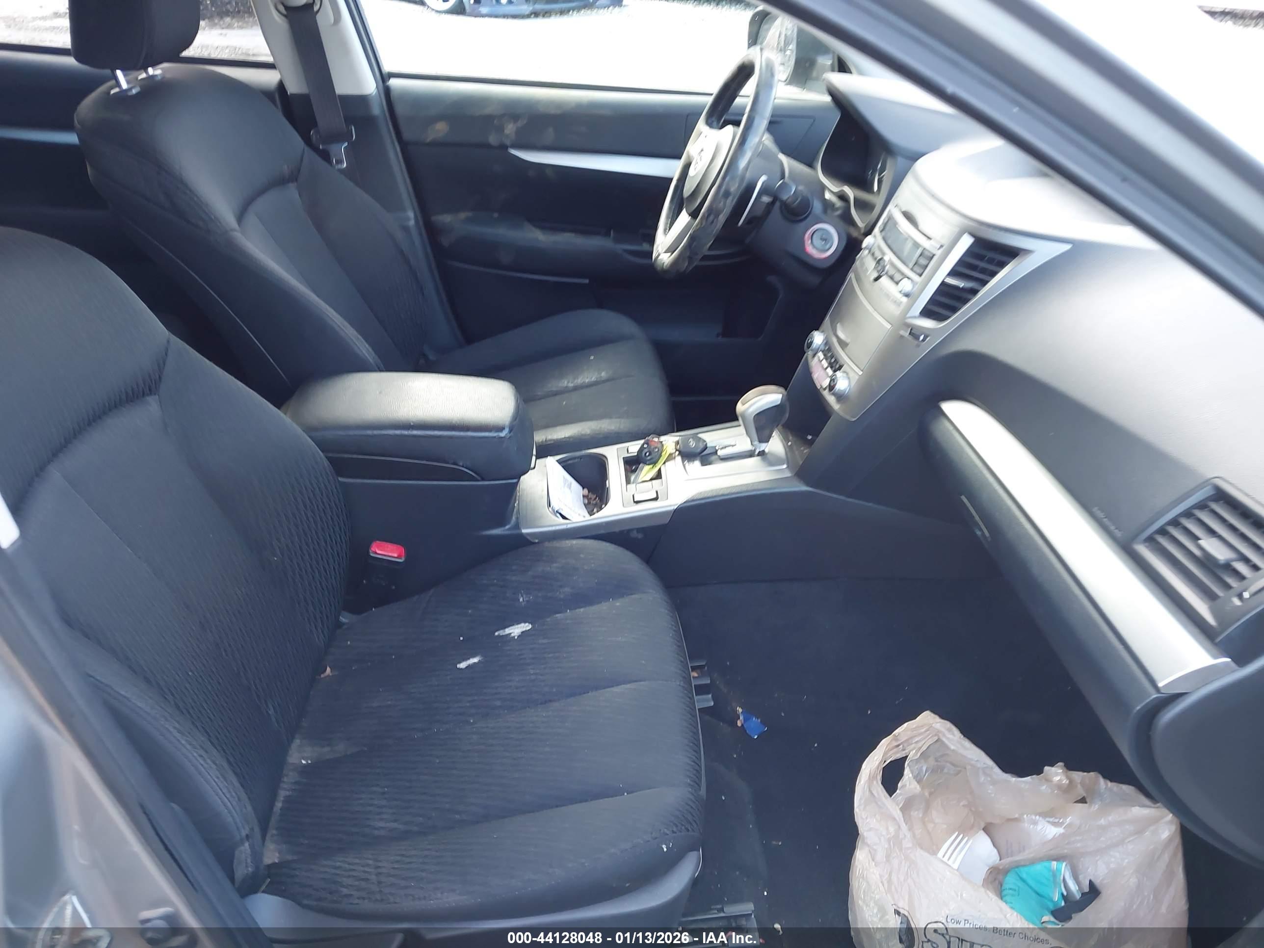SUBARU OUTBACK image 5