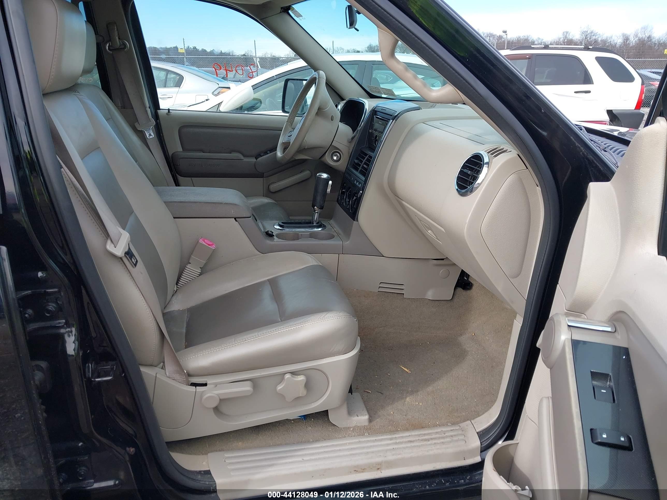 FORD EXPLORER image 5