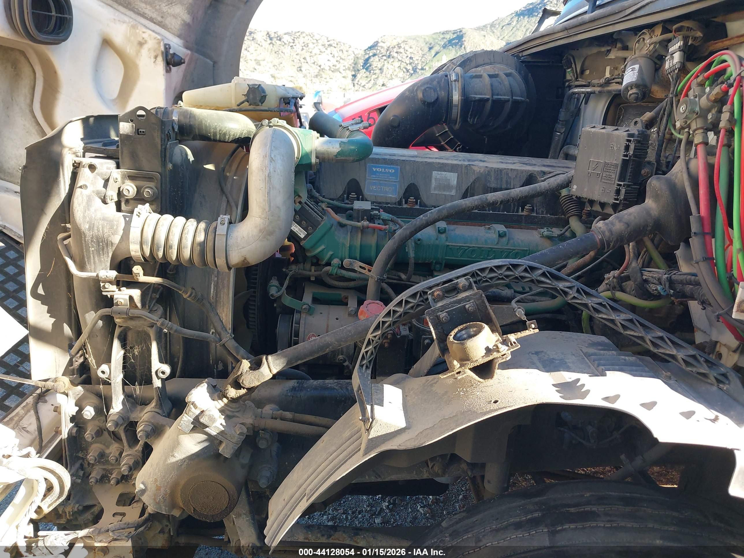 VOLVO VN image 10