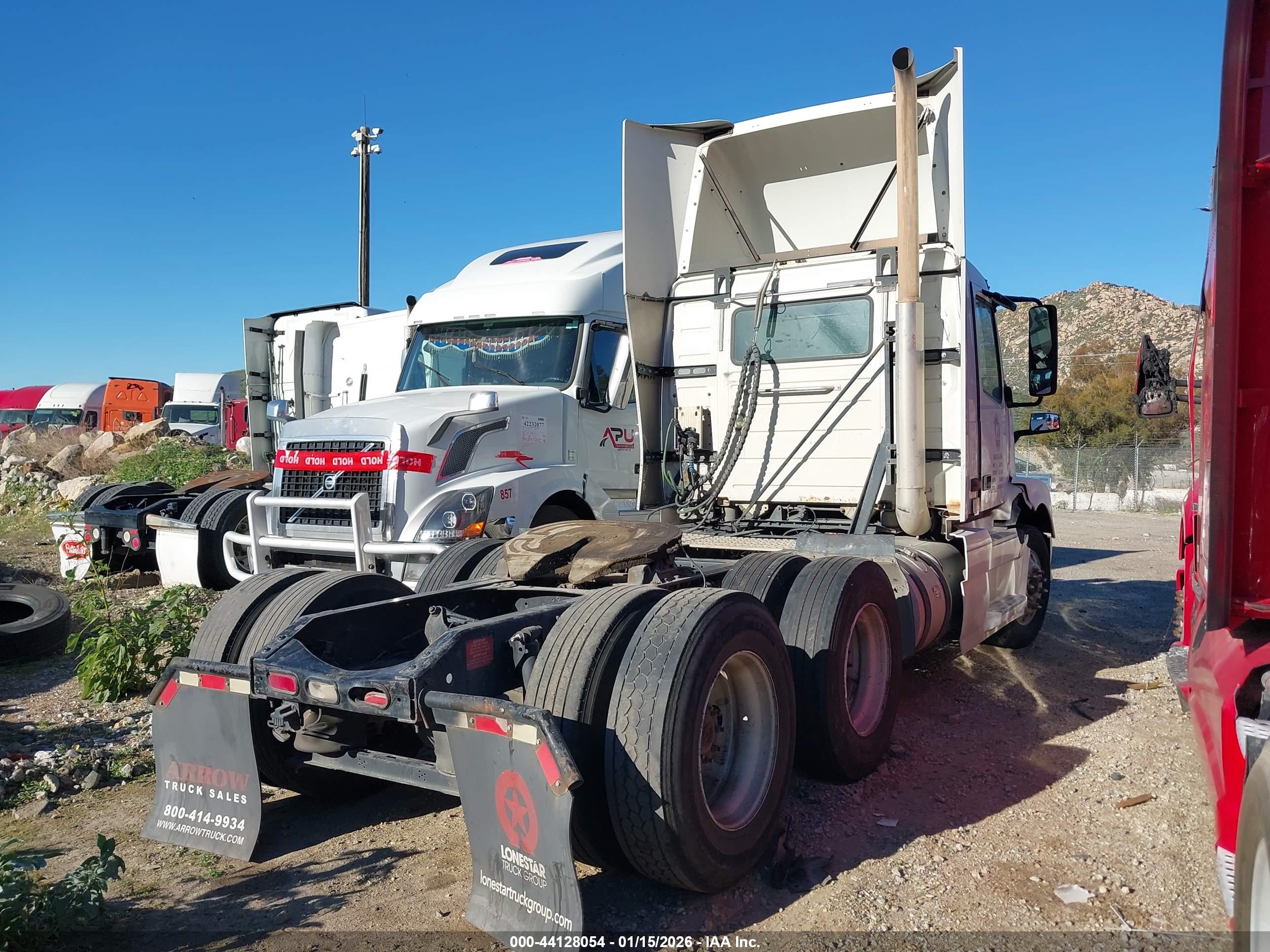 VOLVO VN image 4