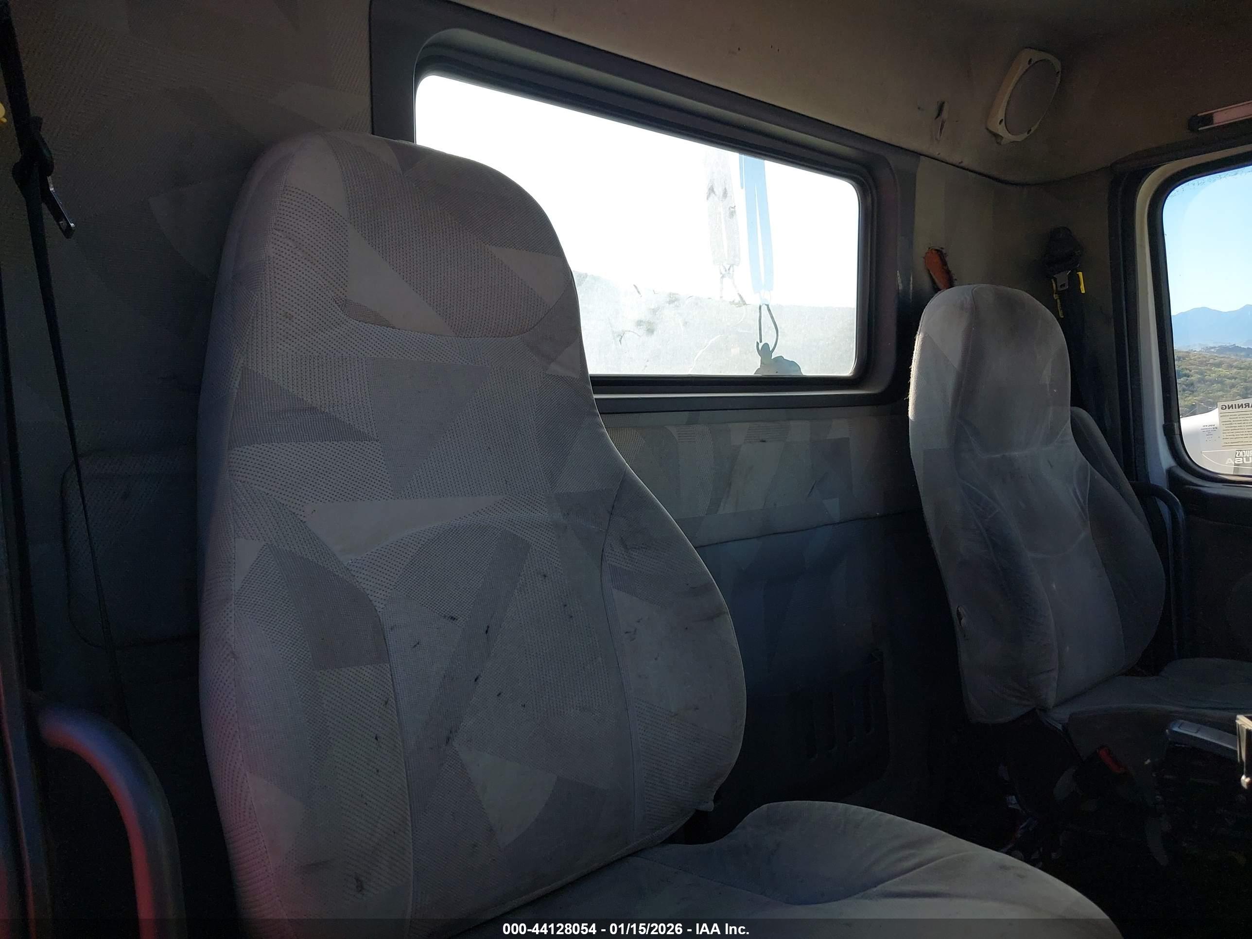 VOLVO VN image 7