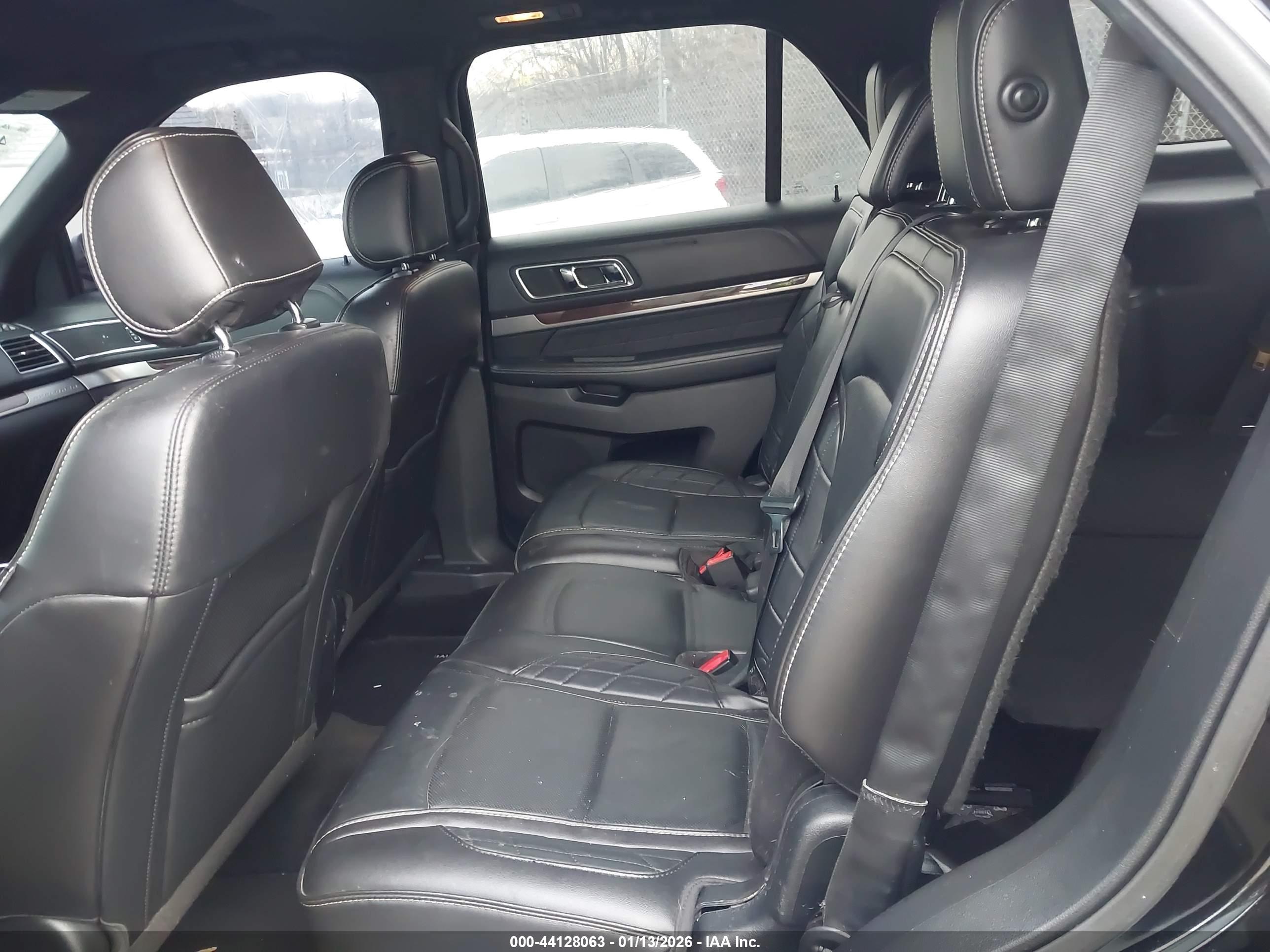 FORD EXPLORER image 8