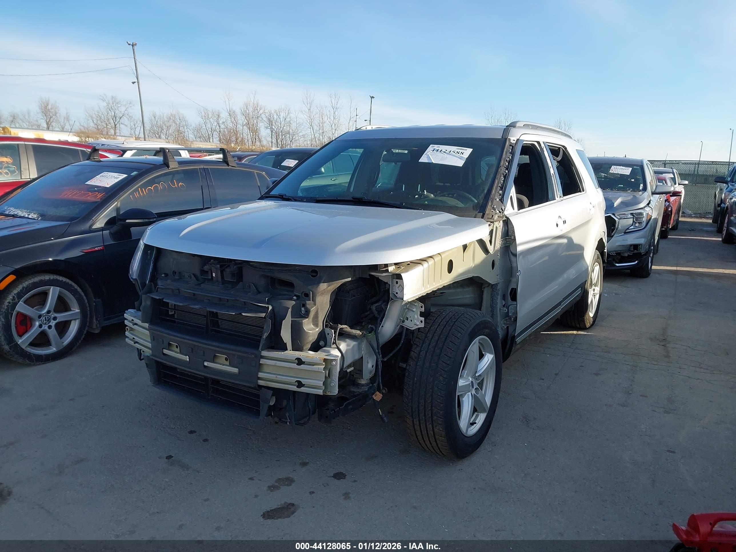 FORD EXPLORER image 2
