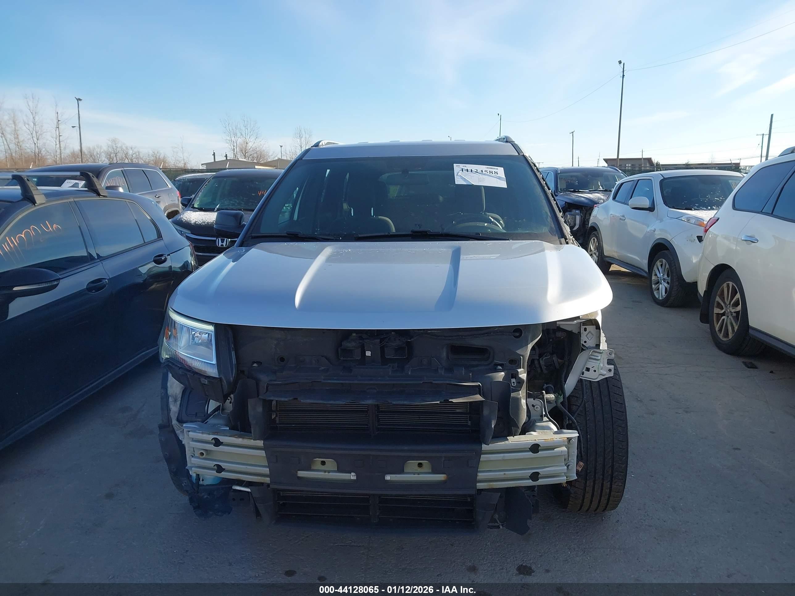 FORD EXPLORER image 6