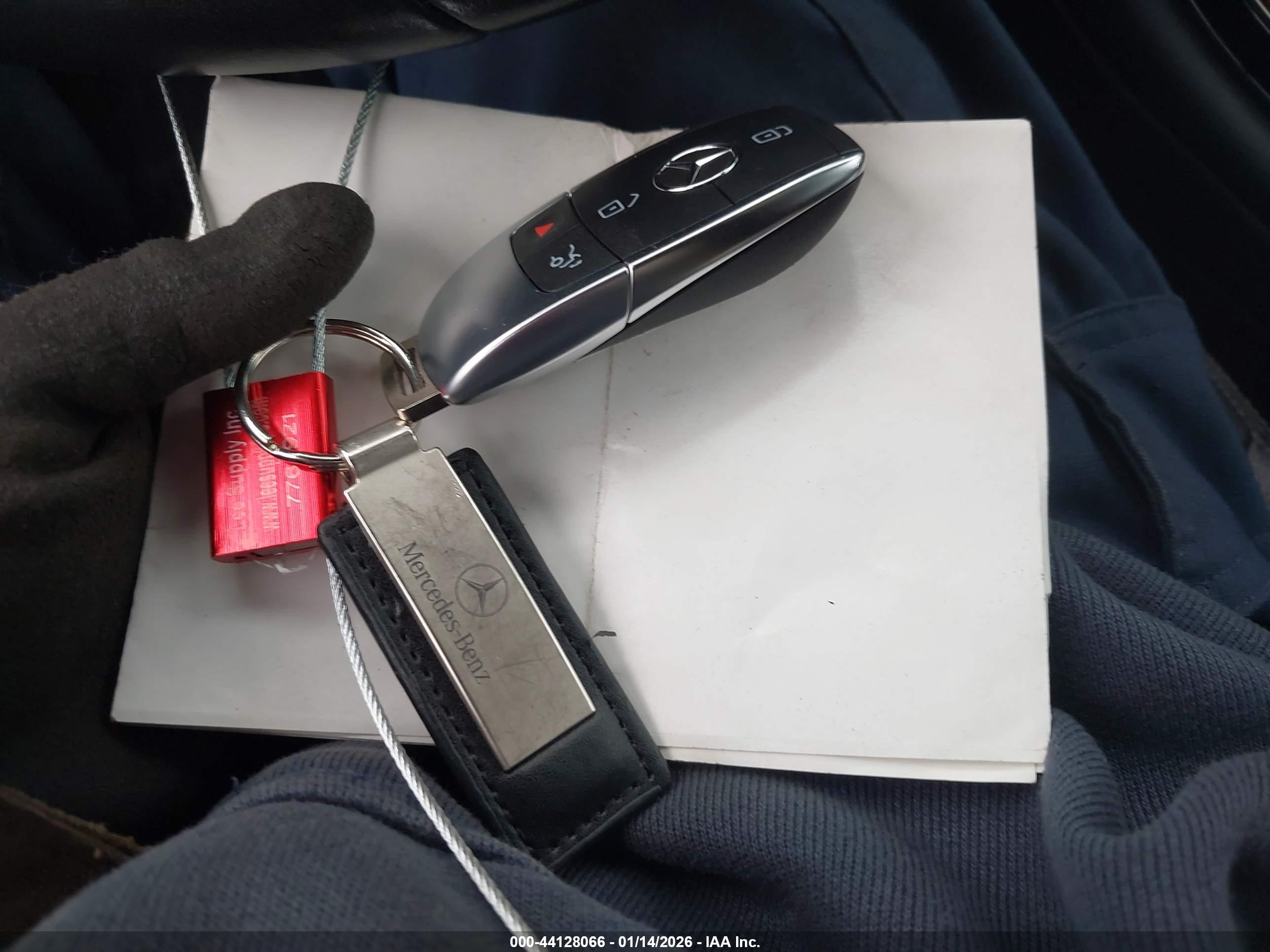 MERCEDES-BENZ GLC image 11