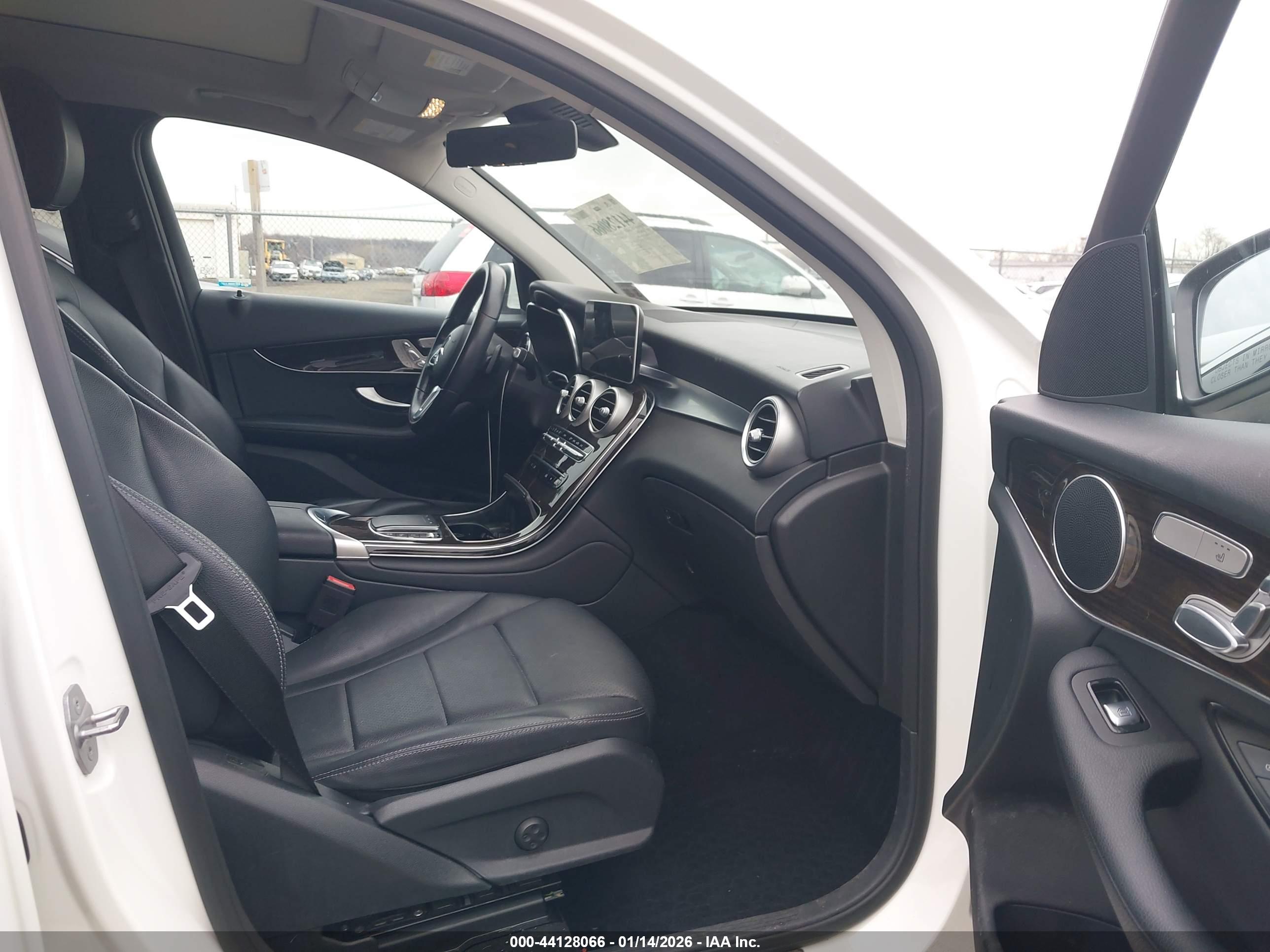 MERCEDES-BENZ GLC image 5