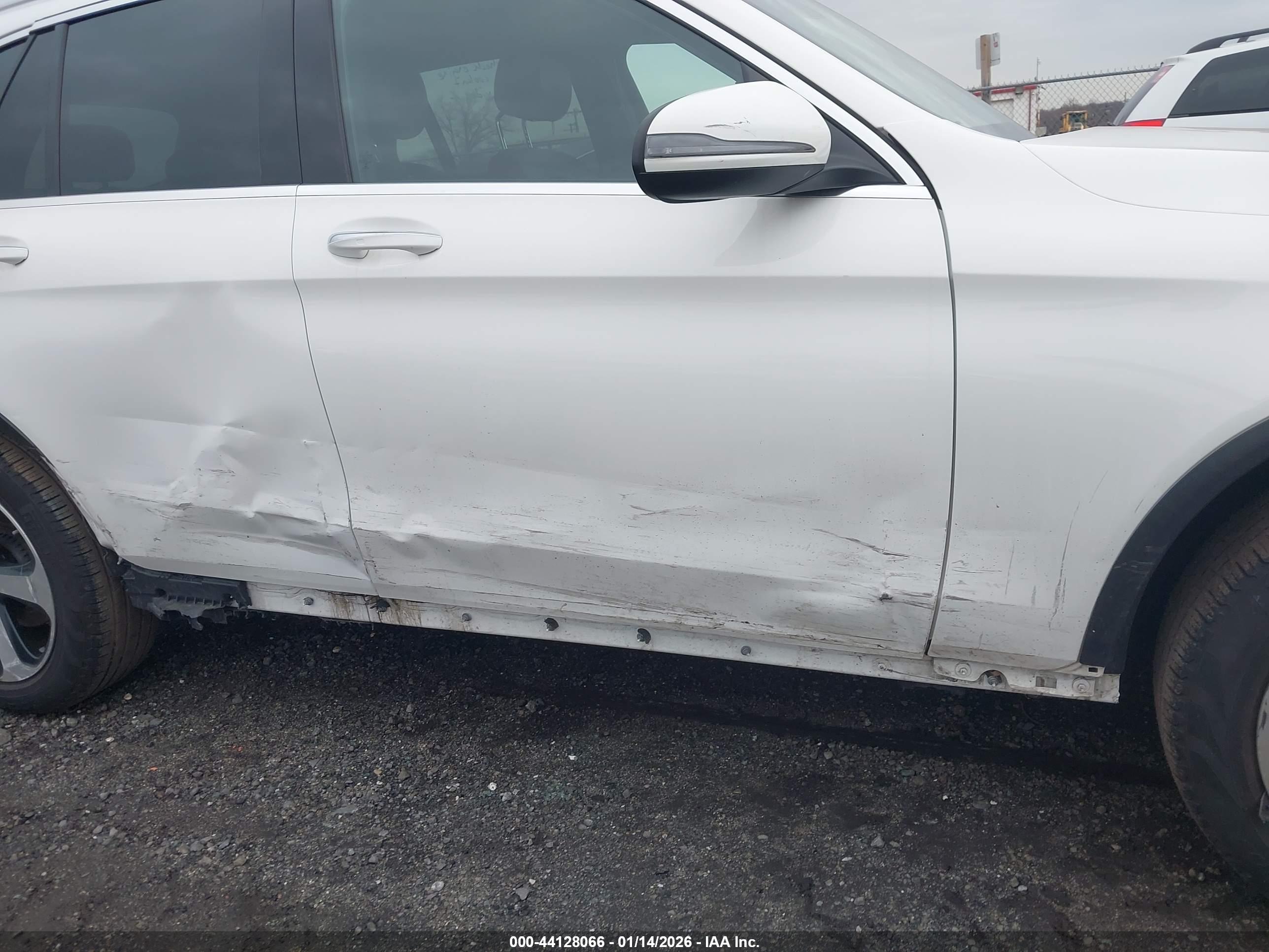 MERCEDES-BENZ GLC image 6