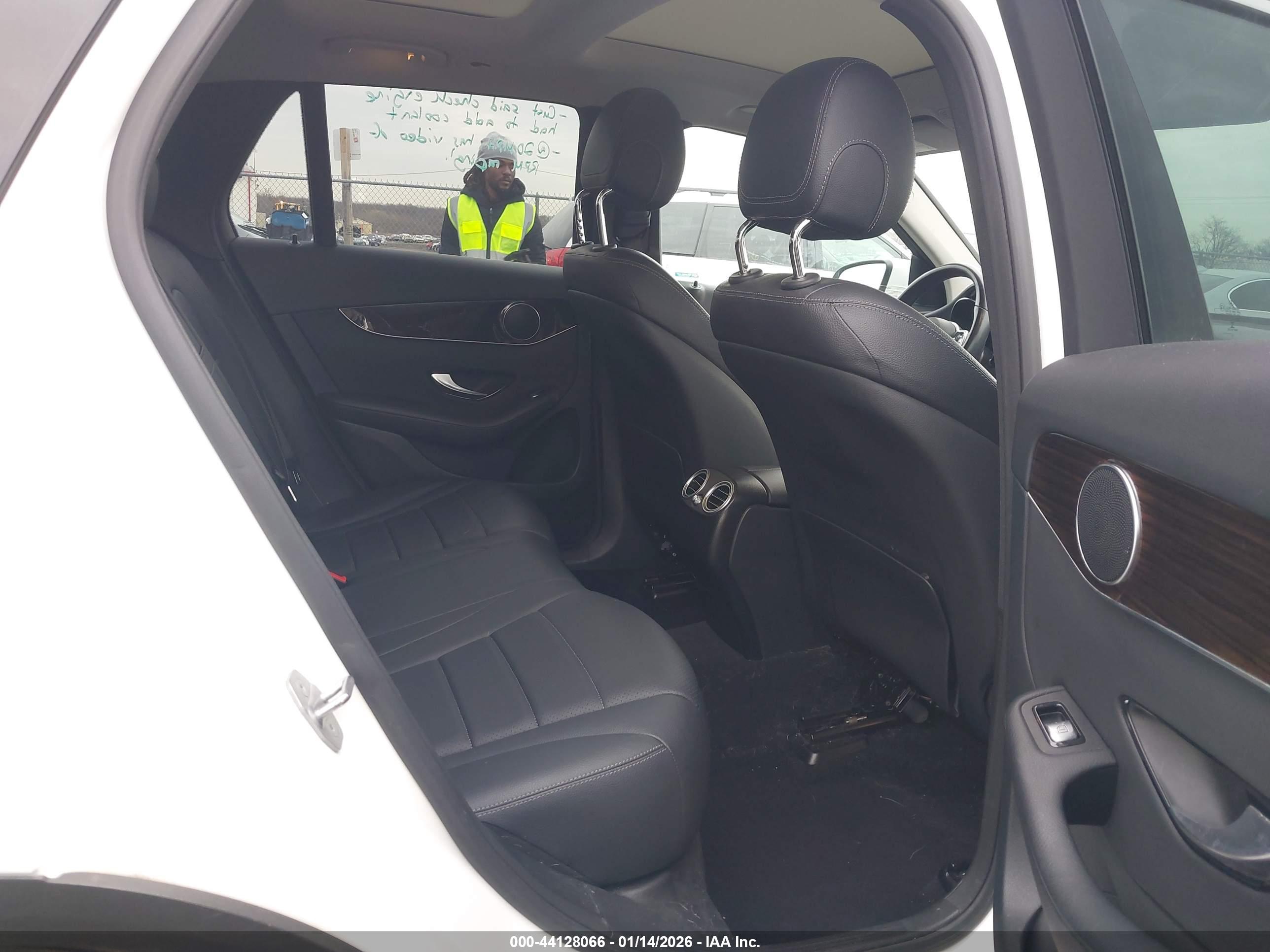 MERCEDES-BENZ GLC image 8