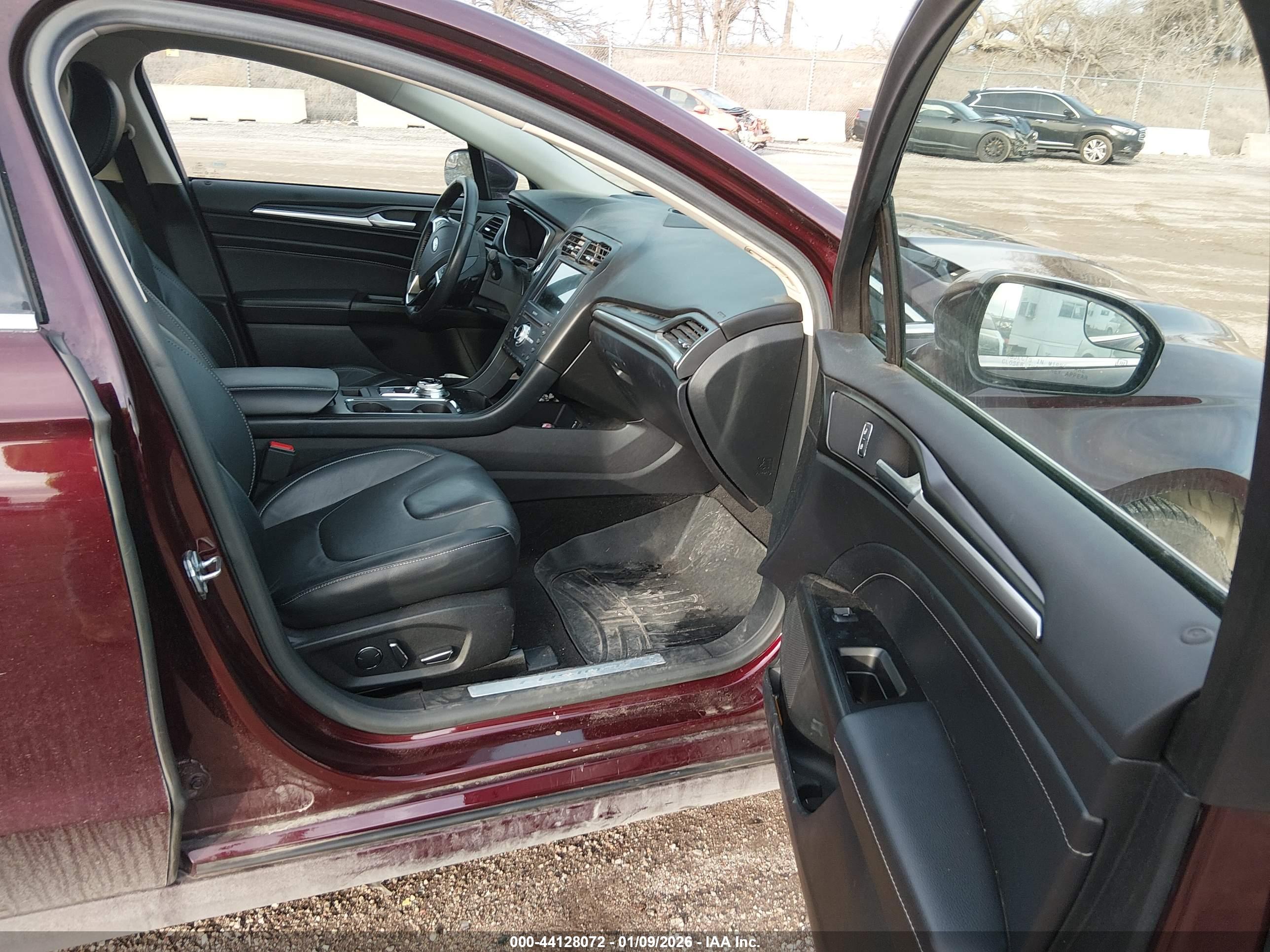 FORD FUSION image 5
