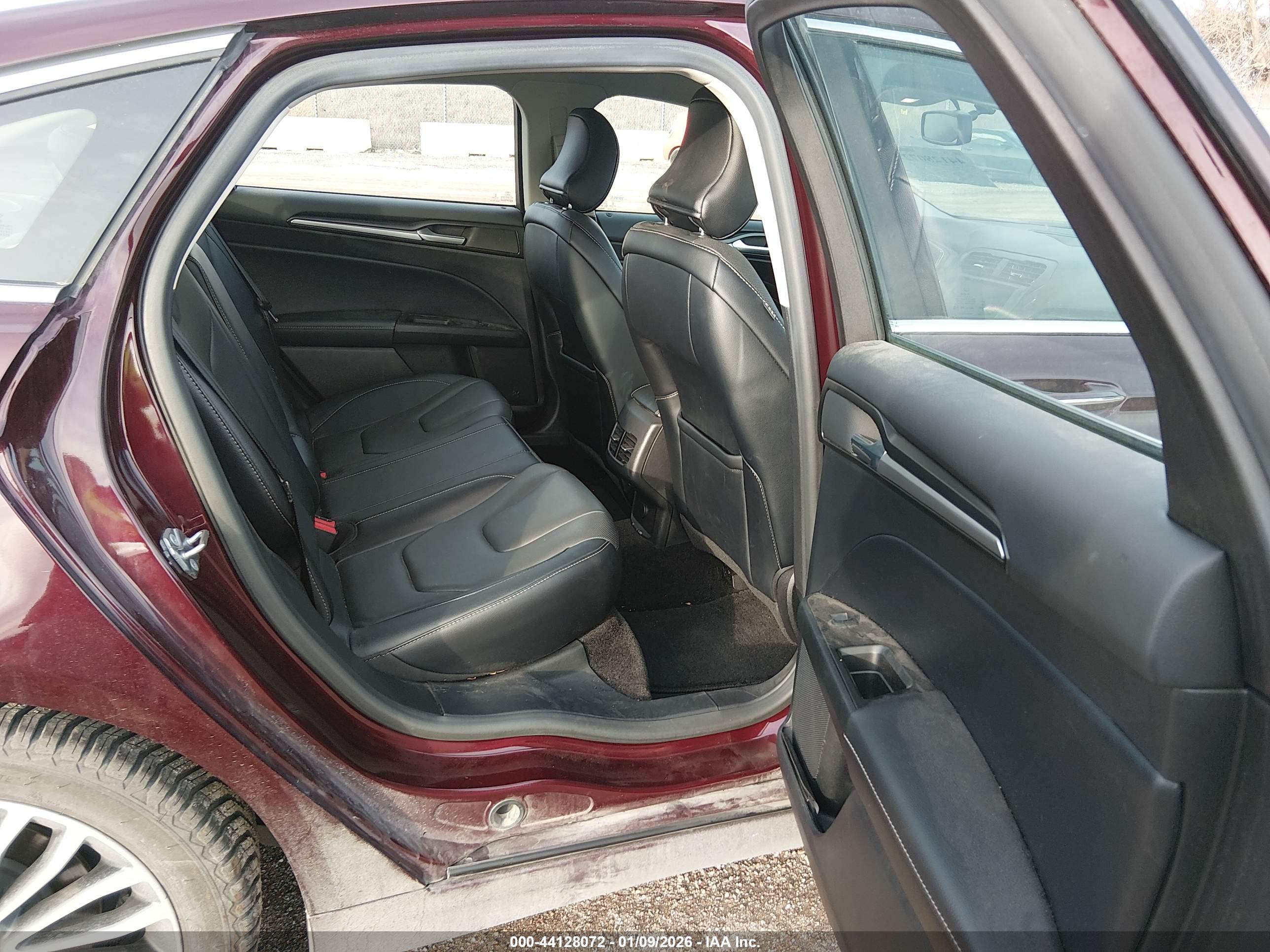FORD FUSION image 8