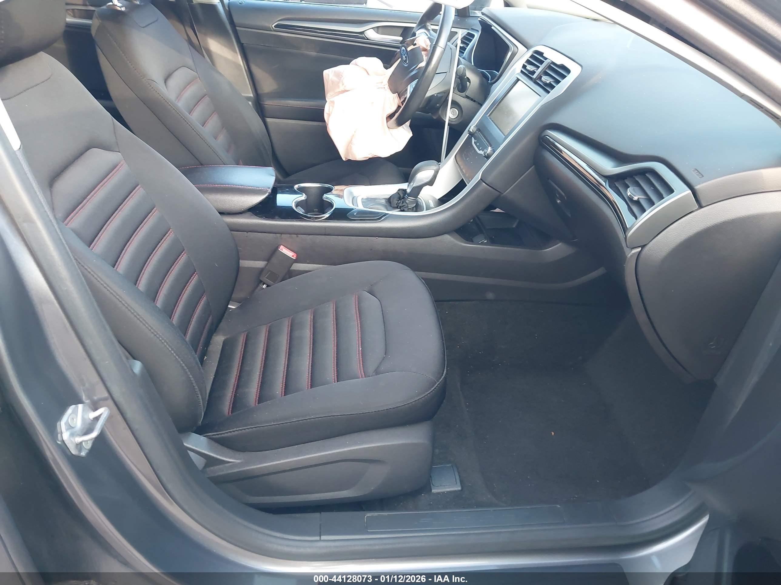FORD FUSION image 5