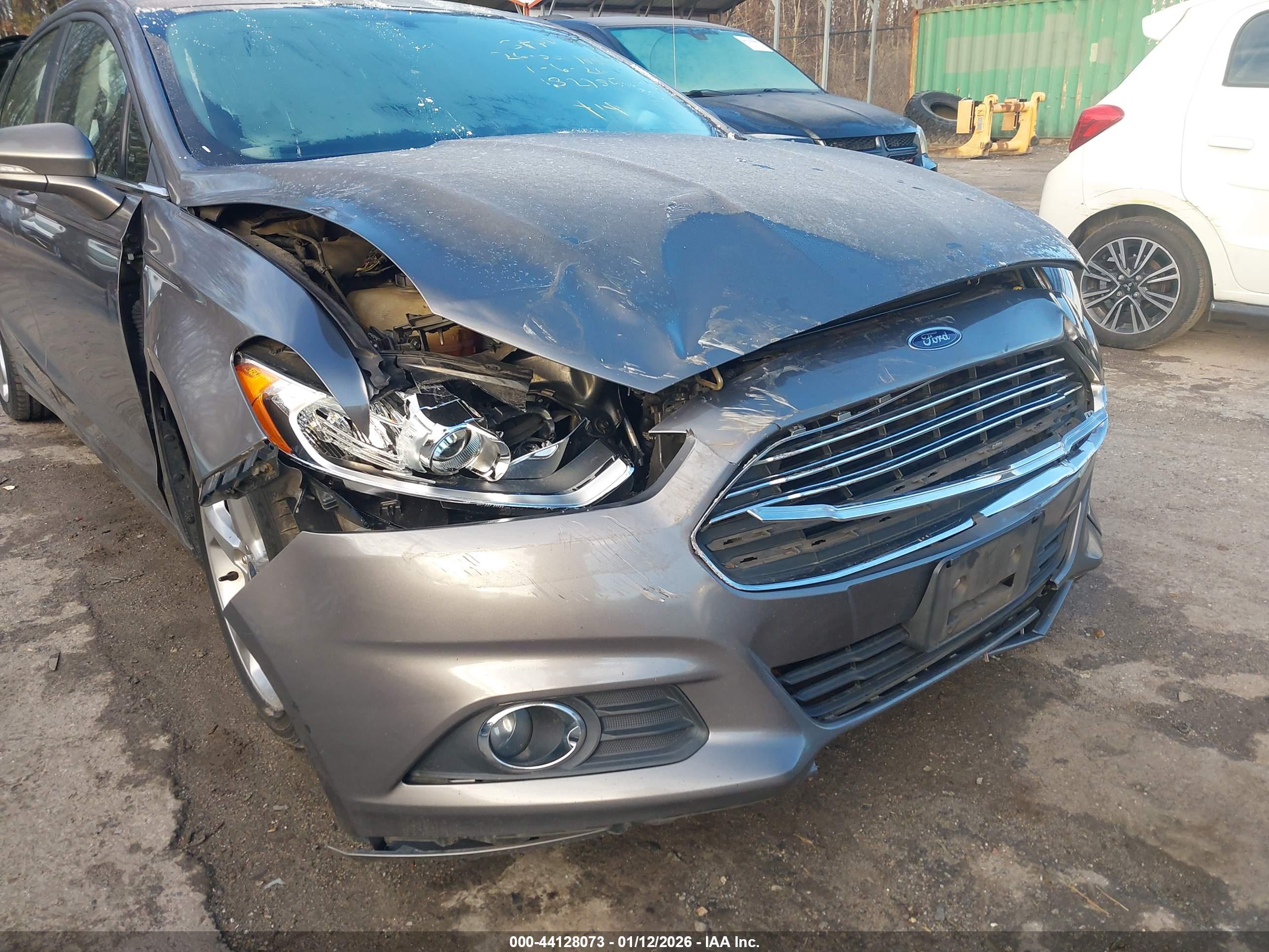 FORD FUSION image 6