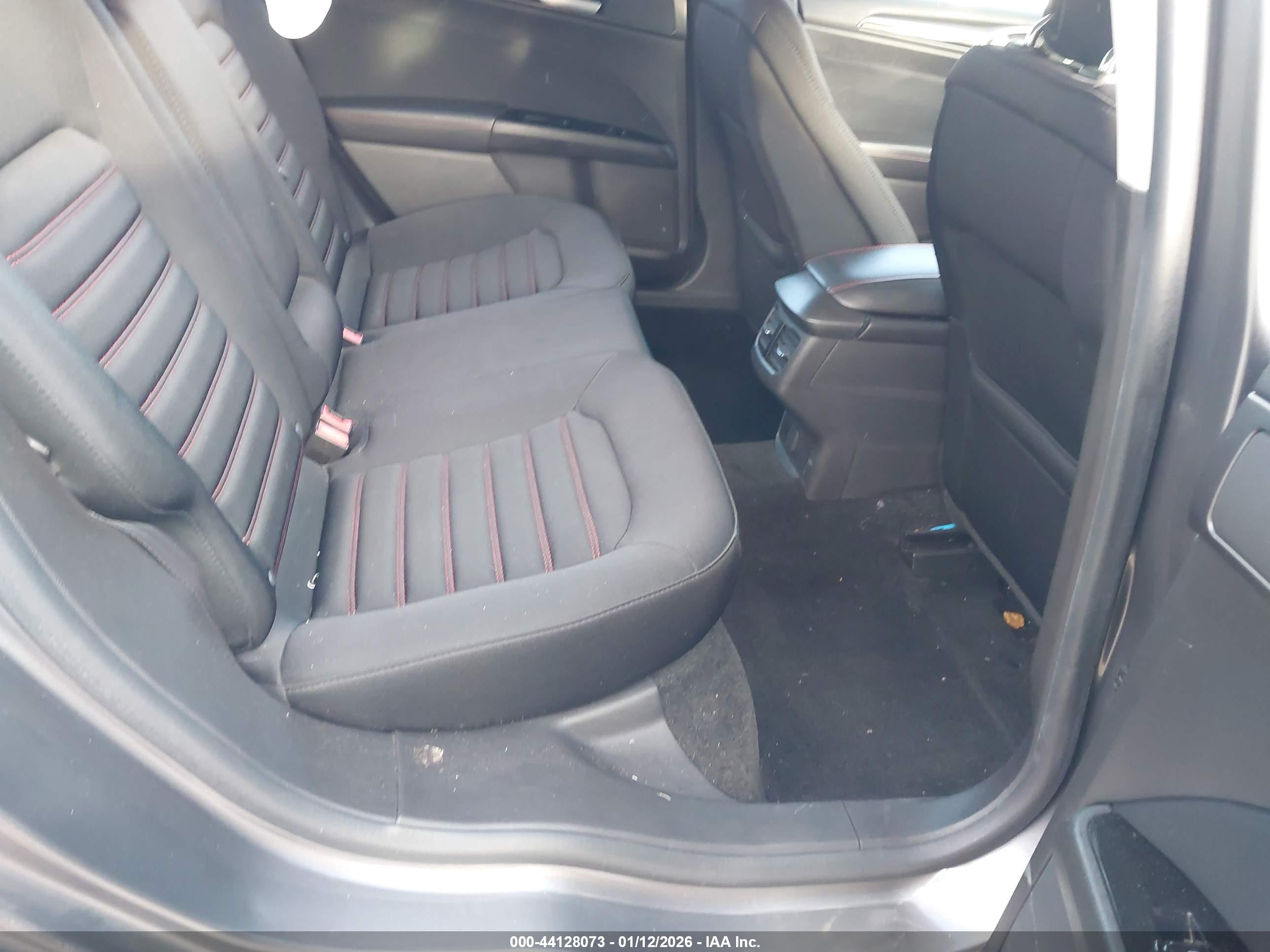 FORD FUSION image 8