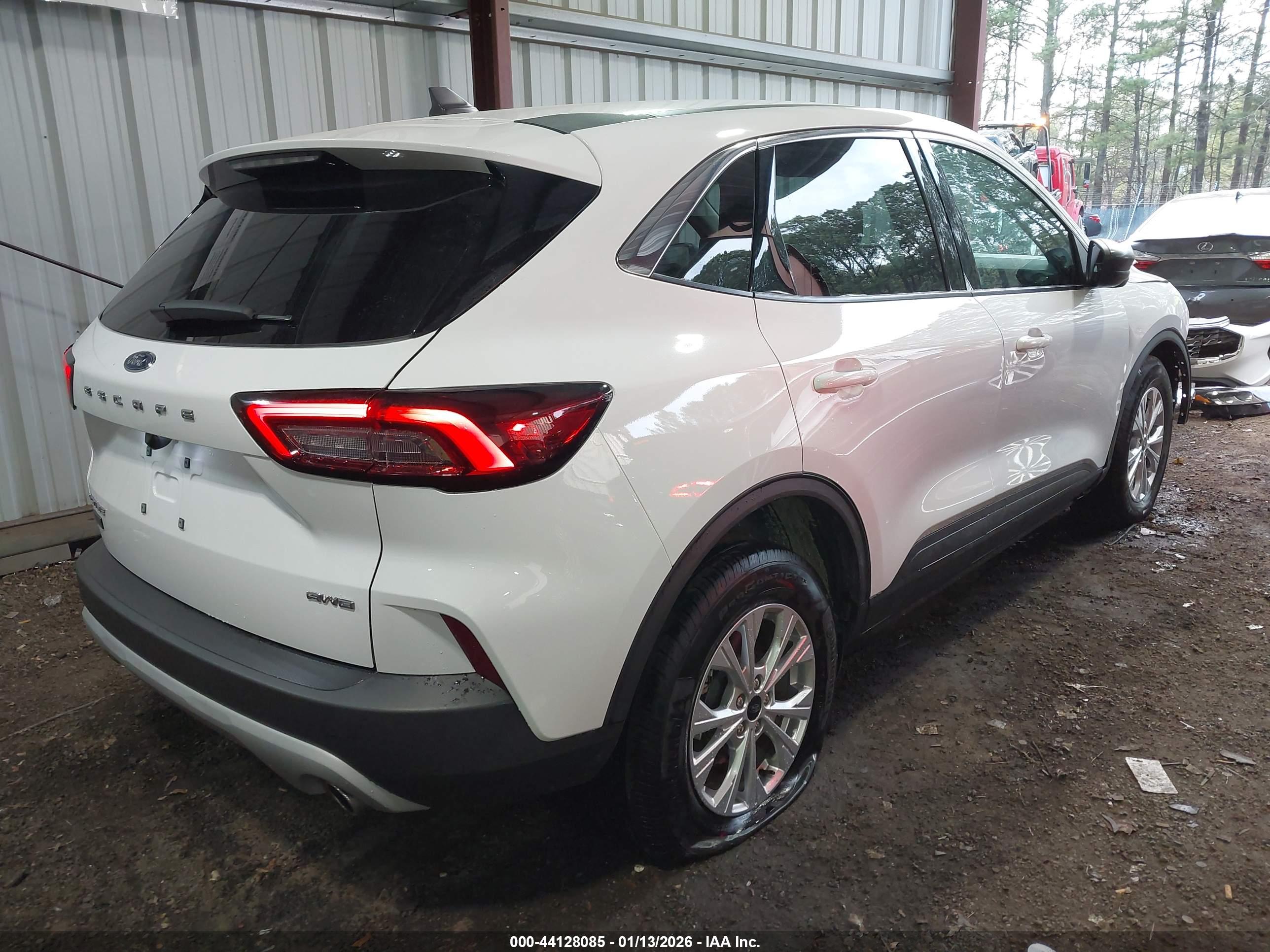 FORD ESCAPE image 4