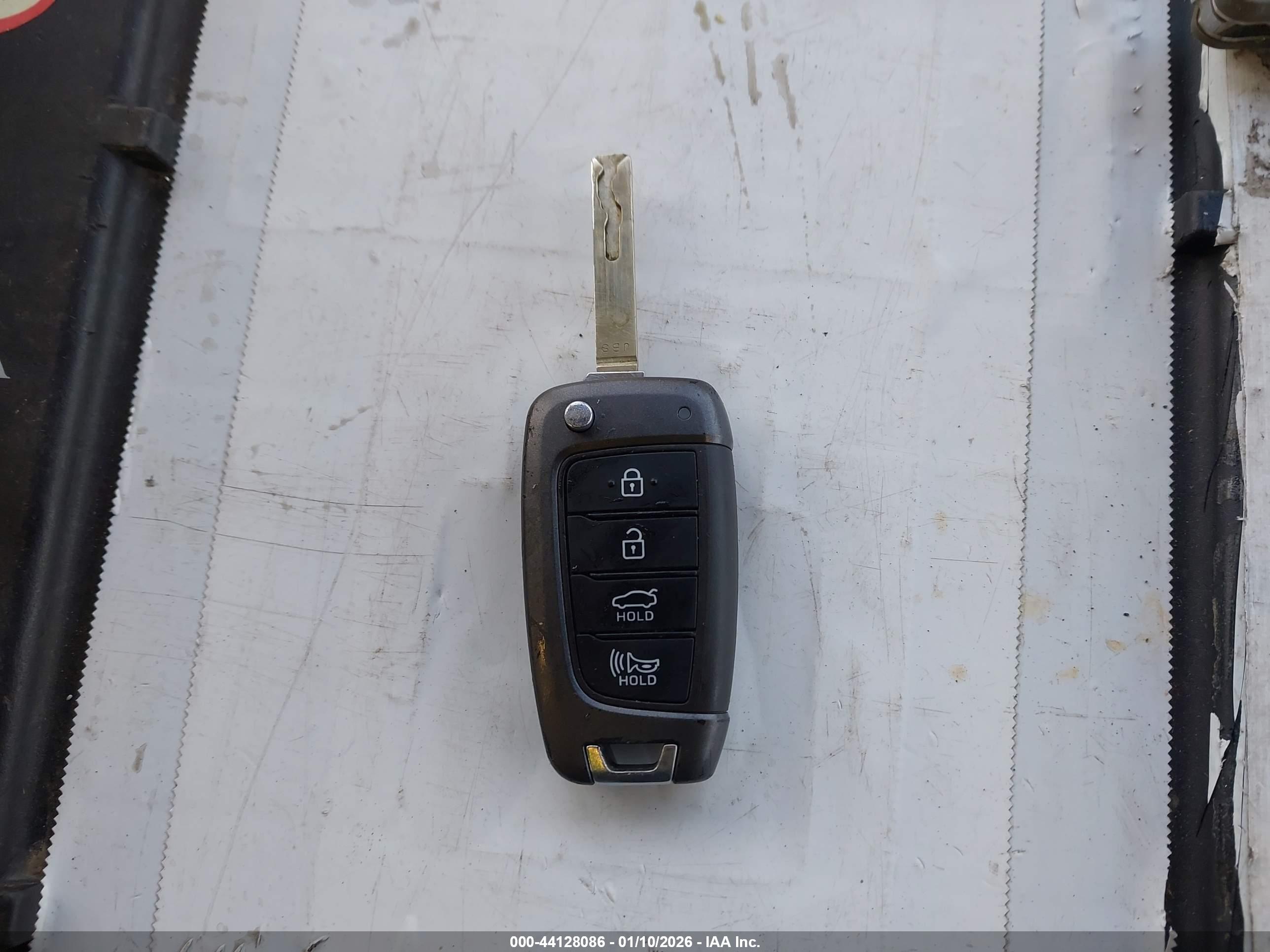HYUNDAI ELANTRA image 11