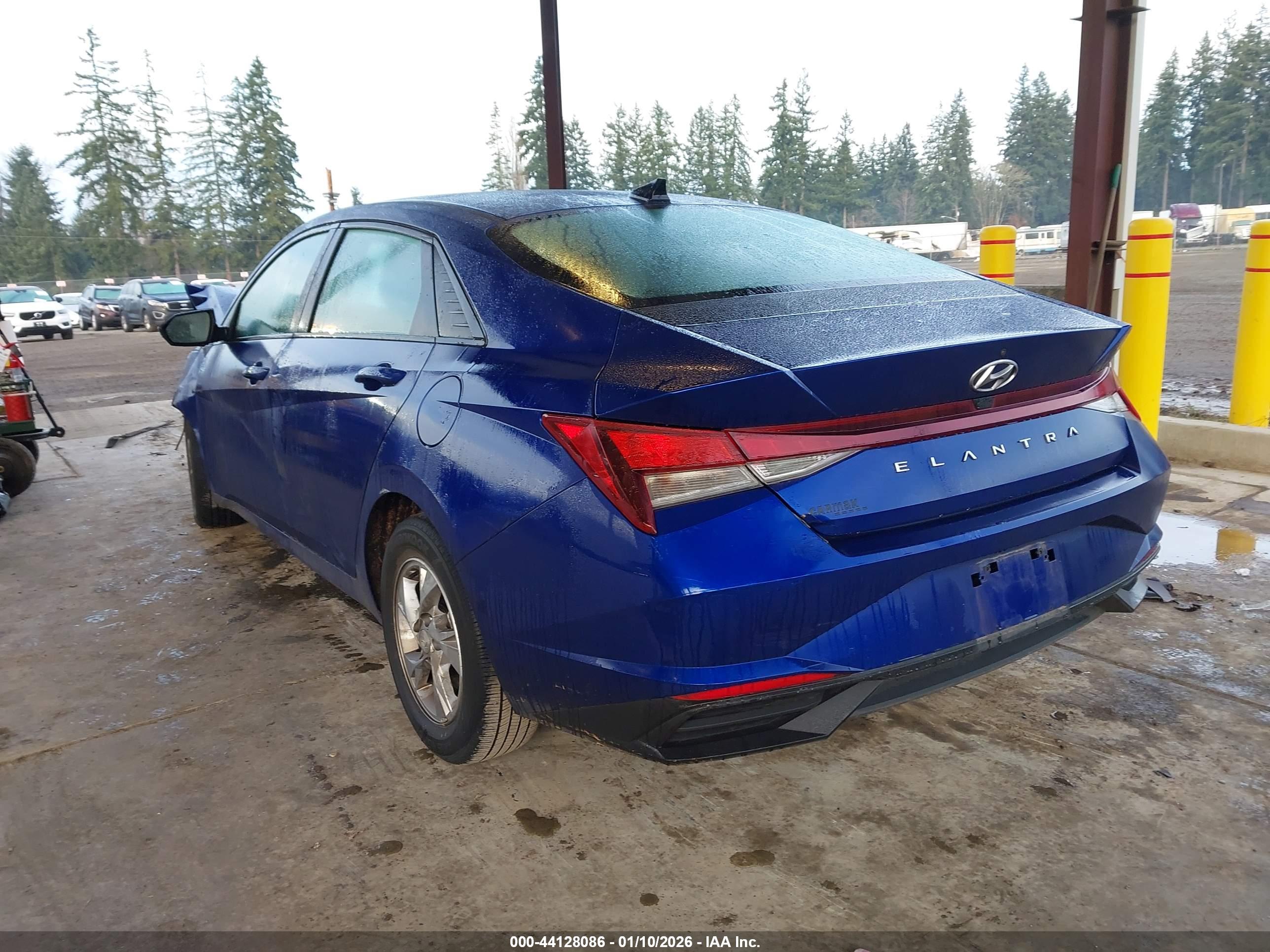 HYUNDAI ELANTRA image 3