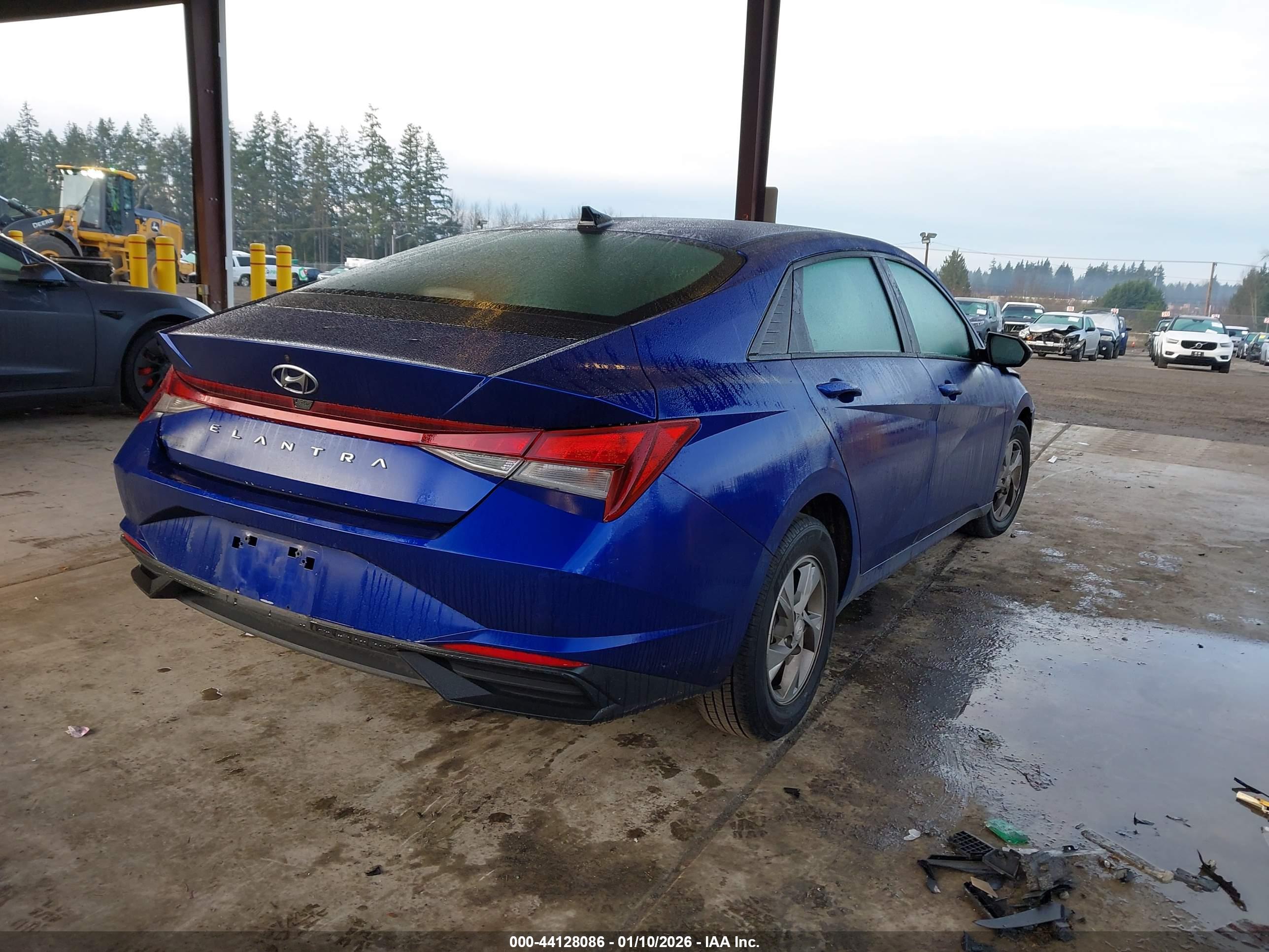 HYUNDAI ELANTRA image 4