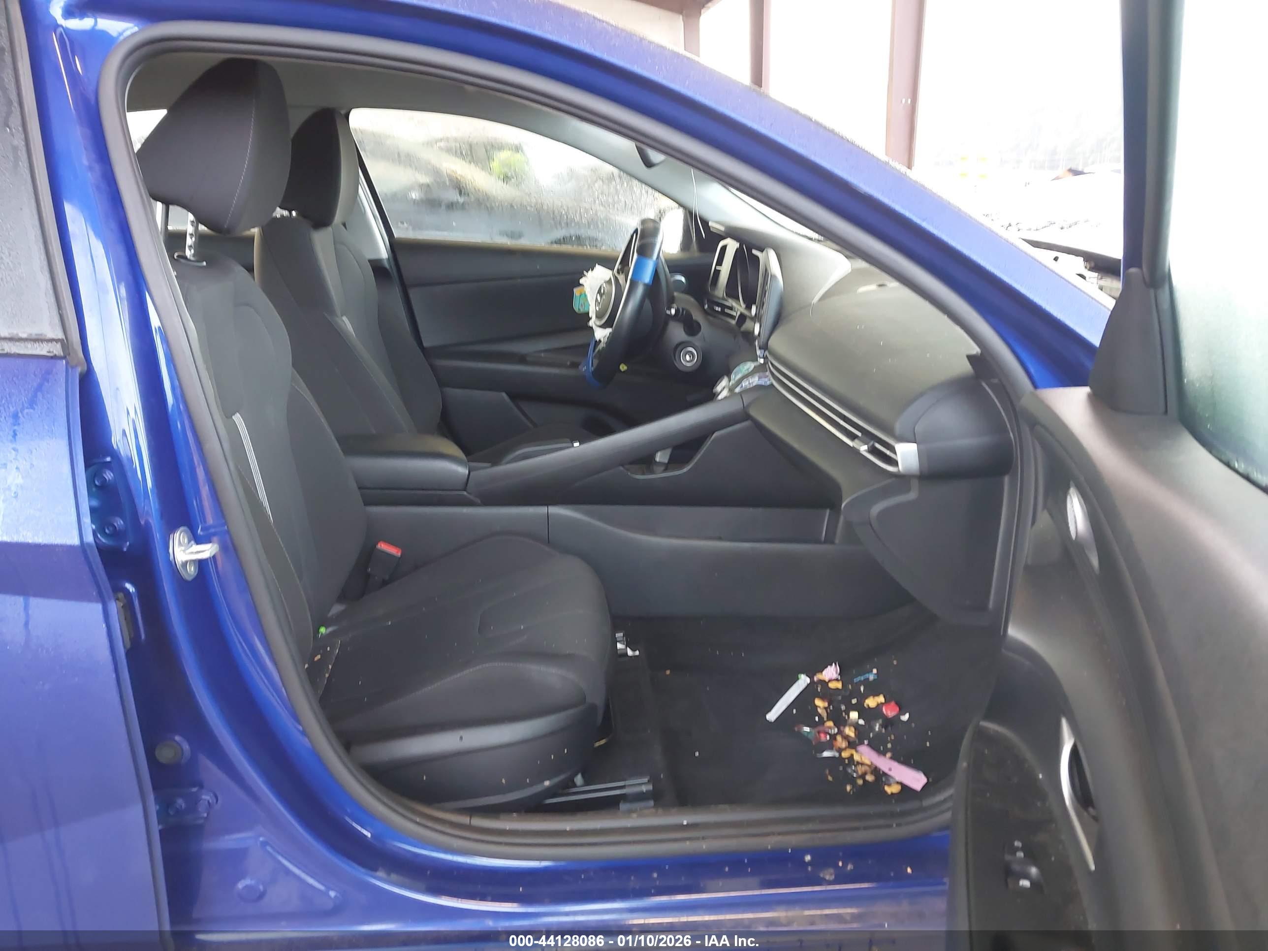 HYUNDAI ELANTRA image 5
