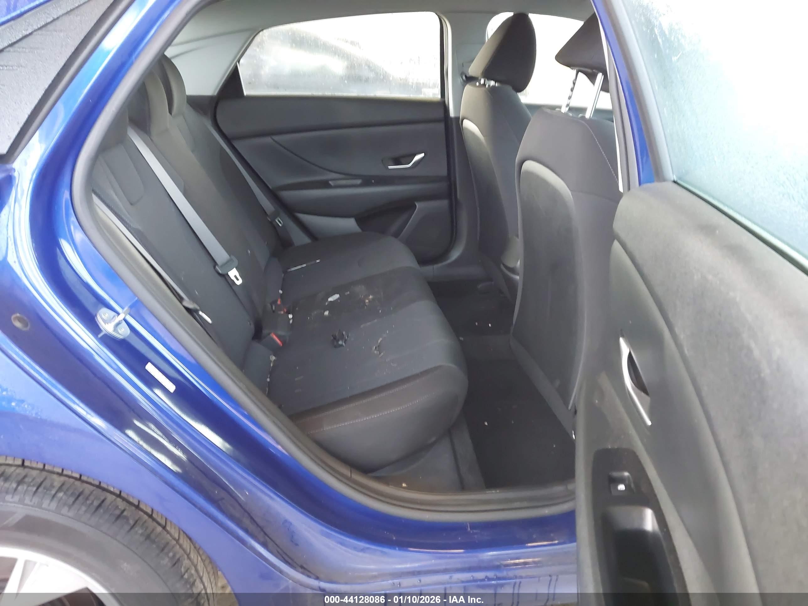 HYUNDAI ELANTRA image 8
