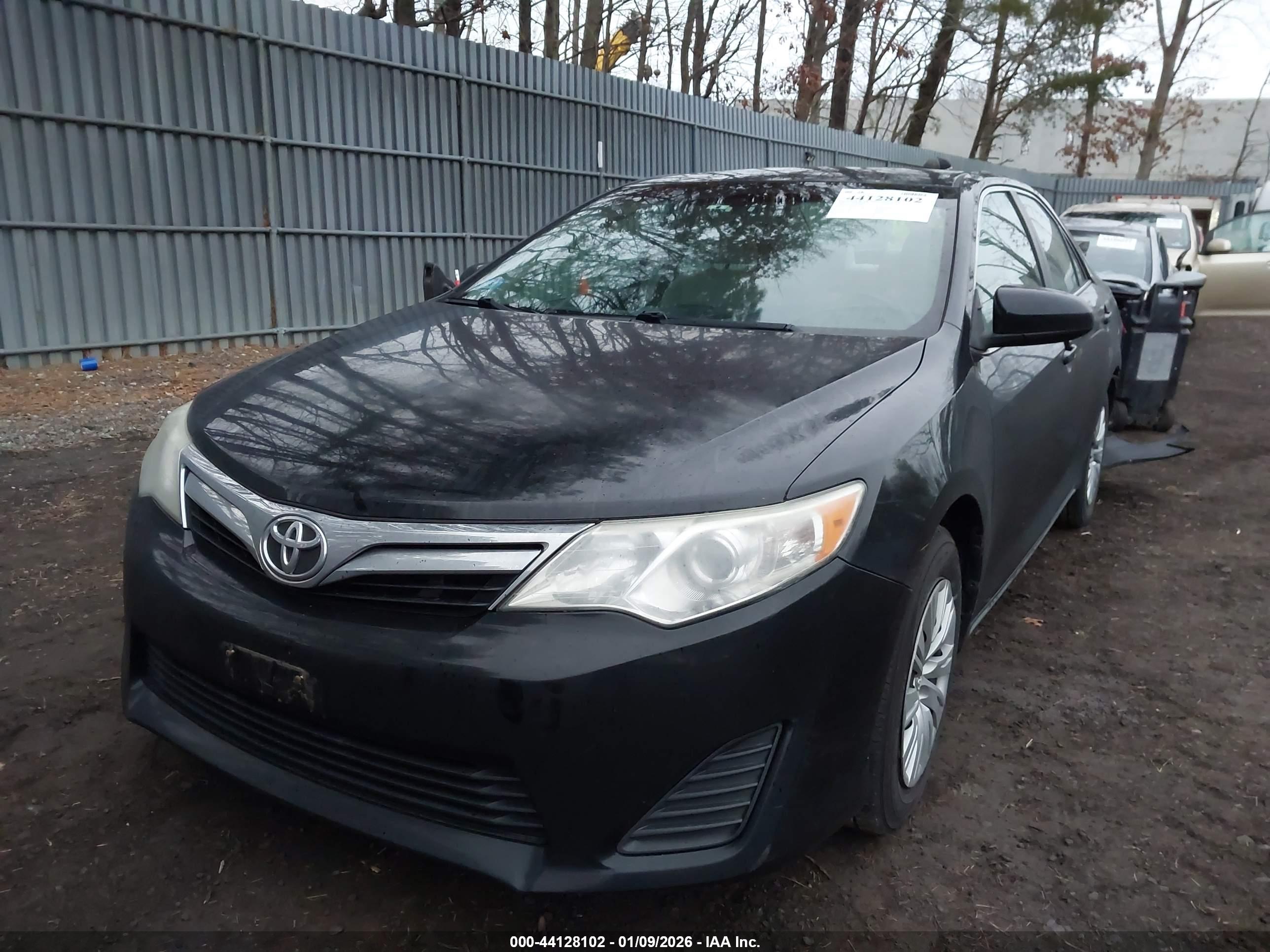 TOYOTA CAMRY image 2