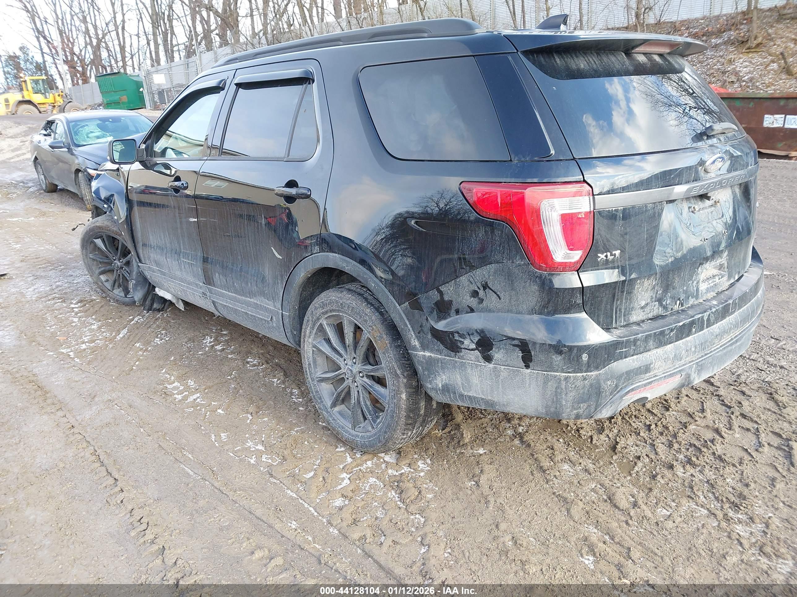 FORD EXPLORER image 3