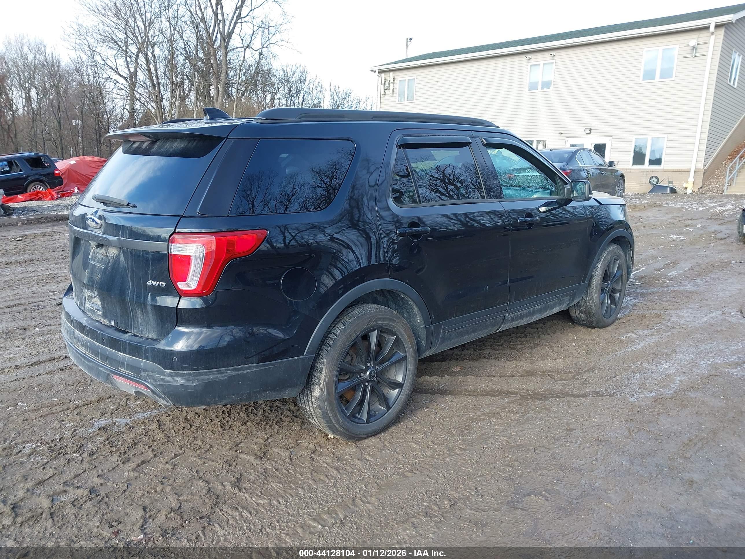 FORD EXPLORER image 4