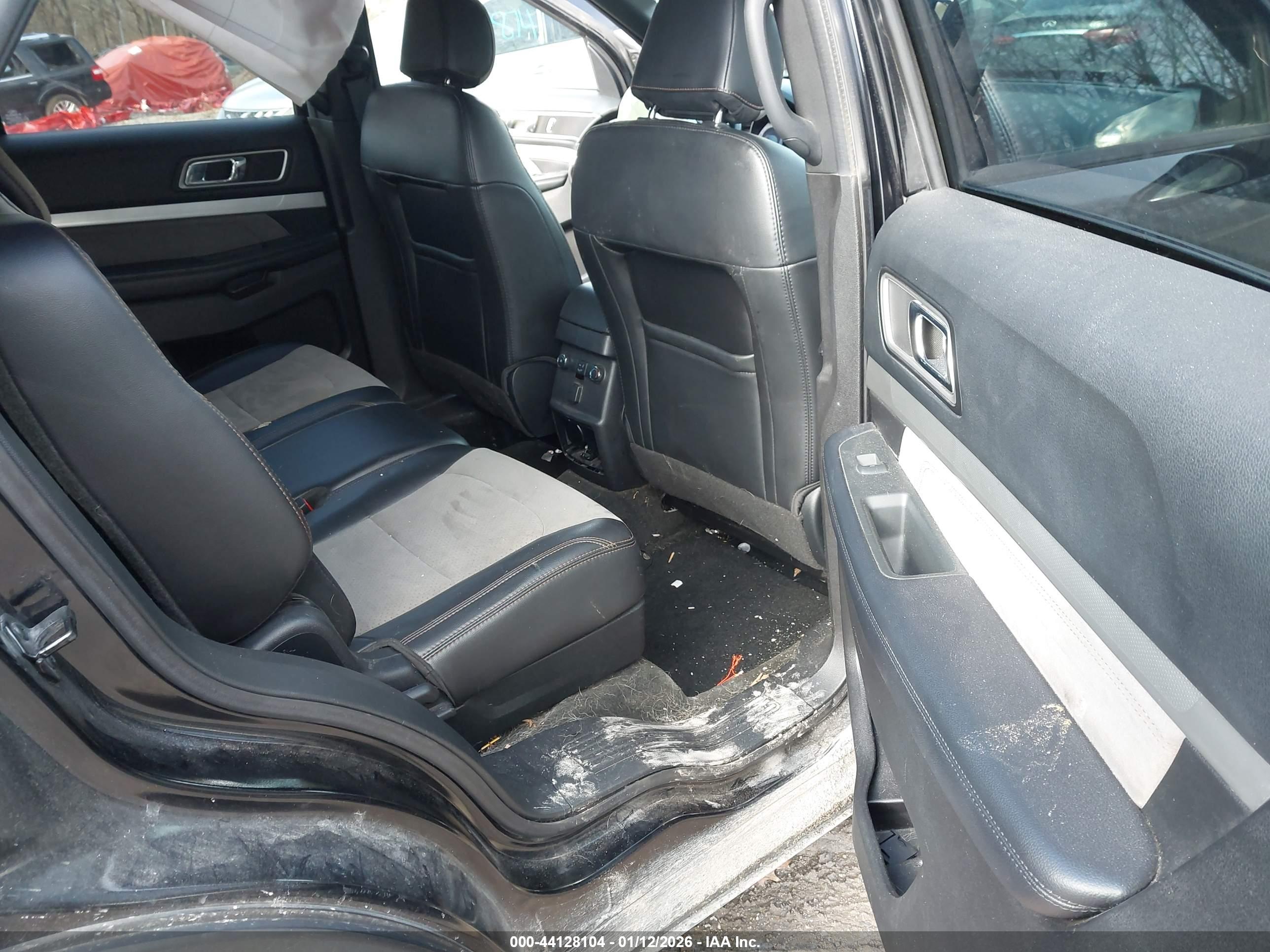 FORD EXPLORER image 8