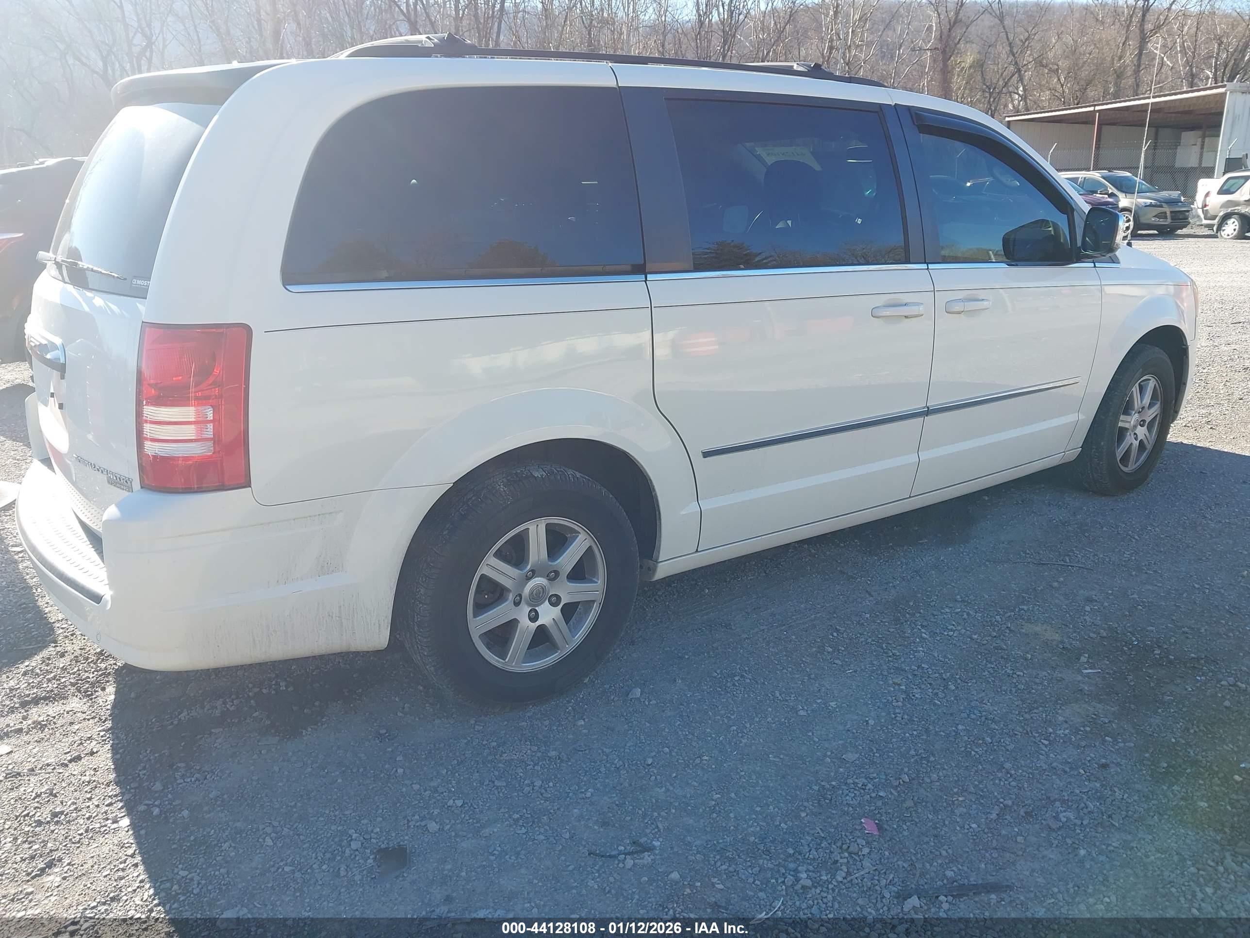 CHRYSLER TOWN image 4