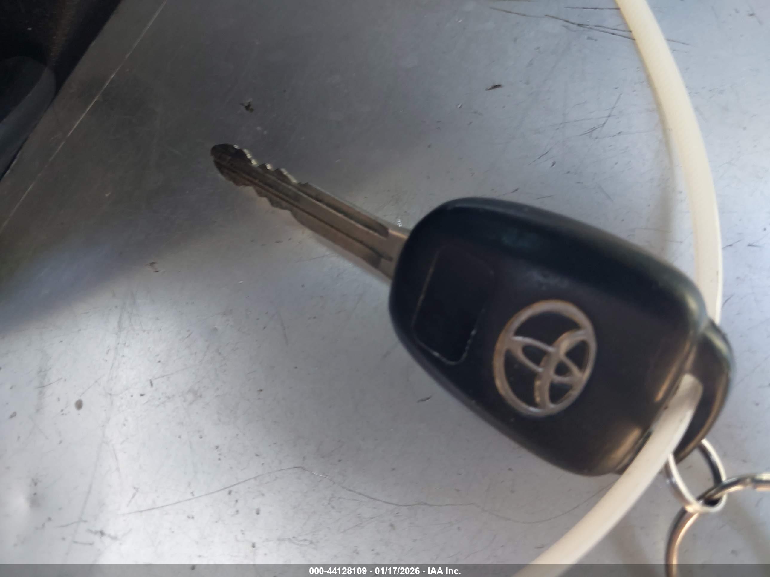 TOYOTA CAMRY image 11