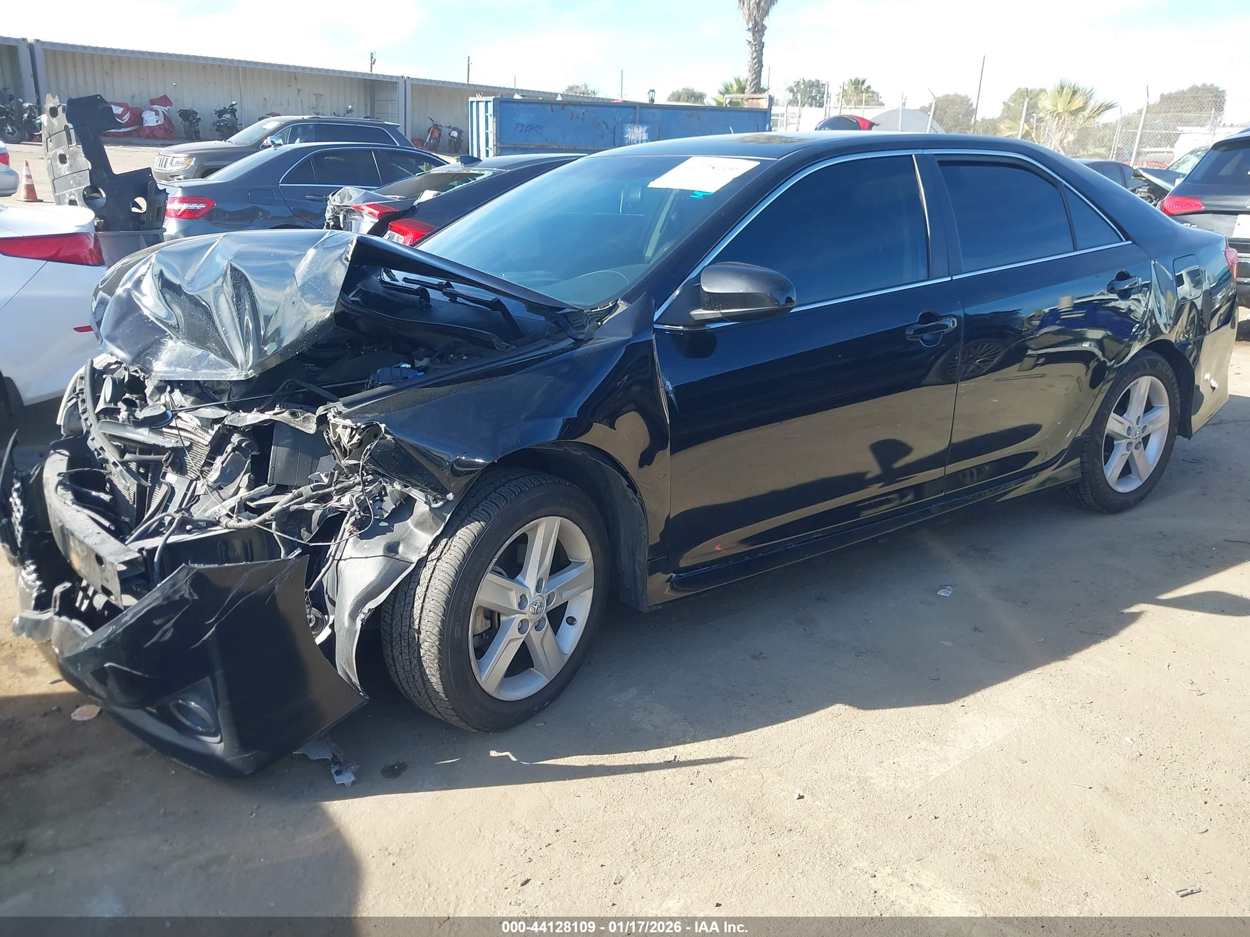 TOYOTA CAMRY image 2