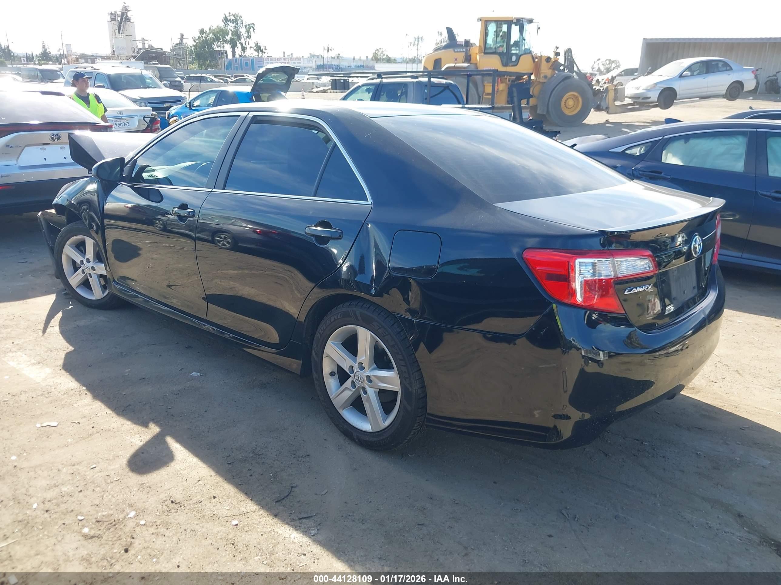 TOYOTA CAMRY image 3