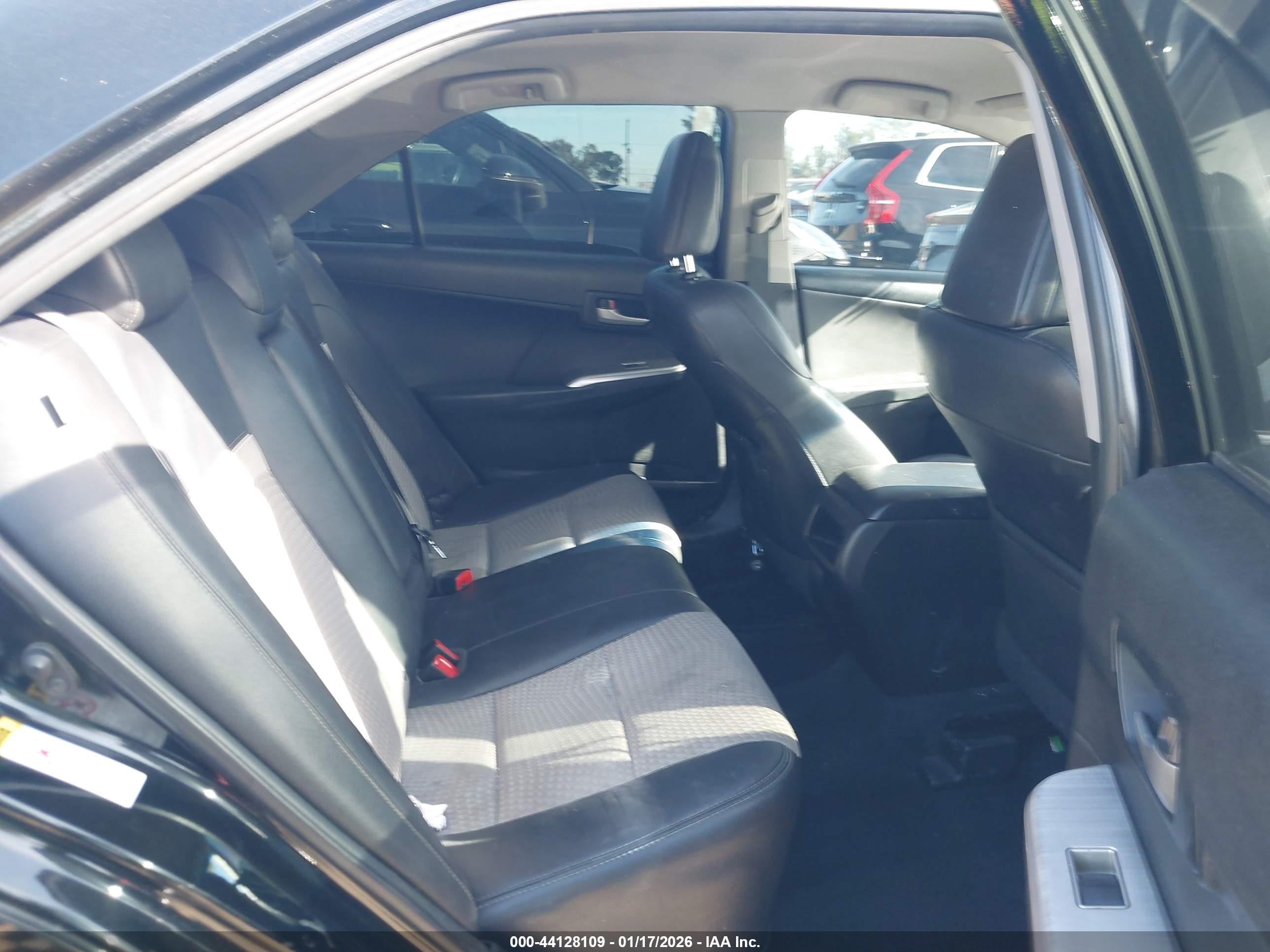 TOYOTA CAMRY image 8