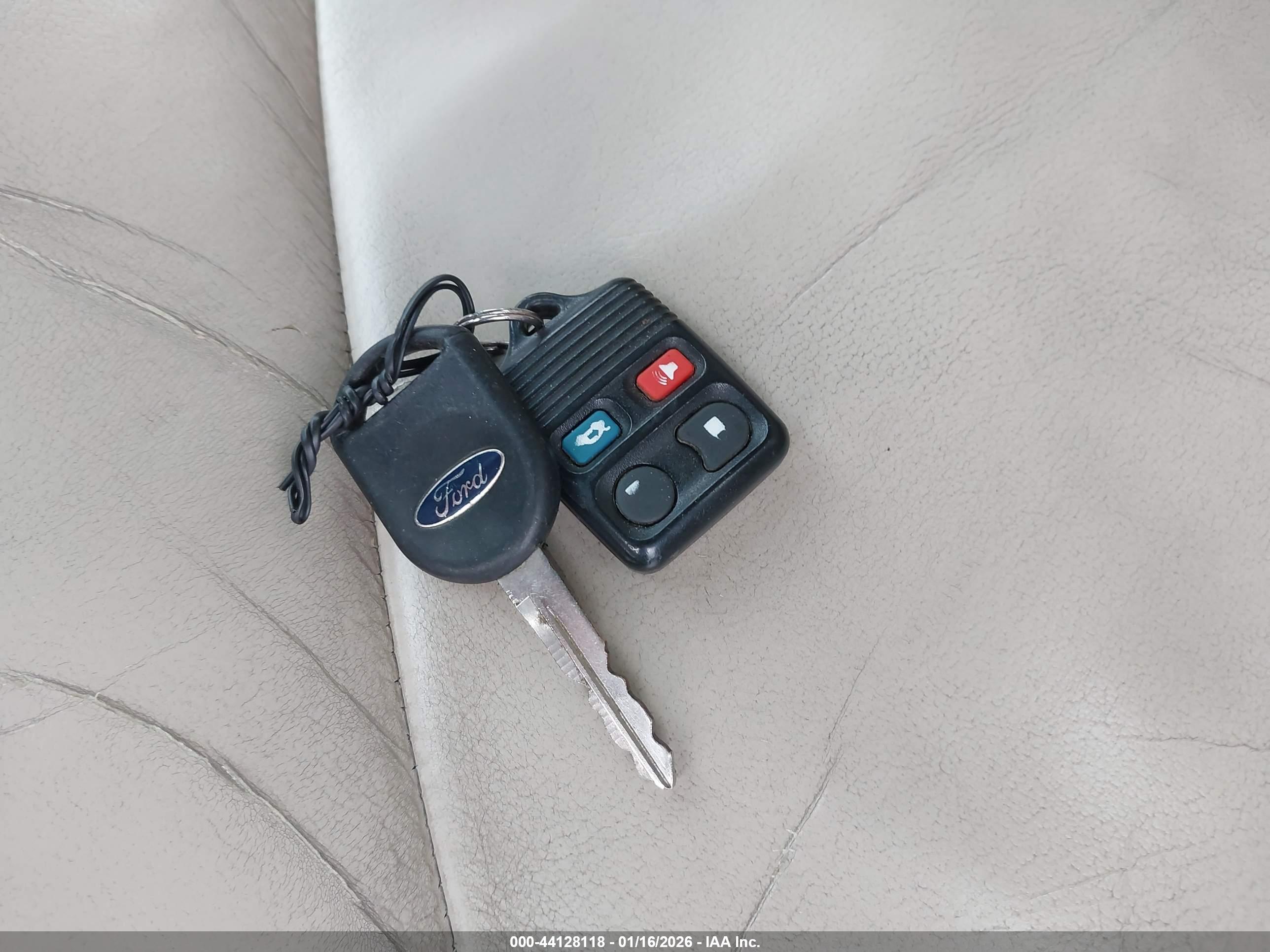 FORD TAURUS image 11