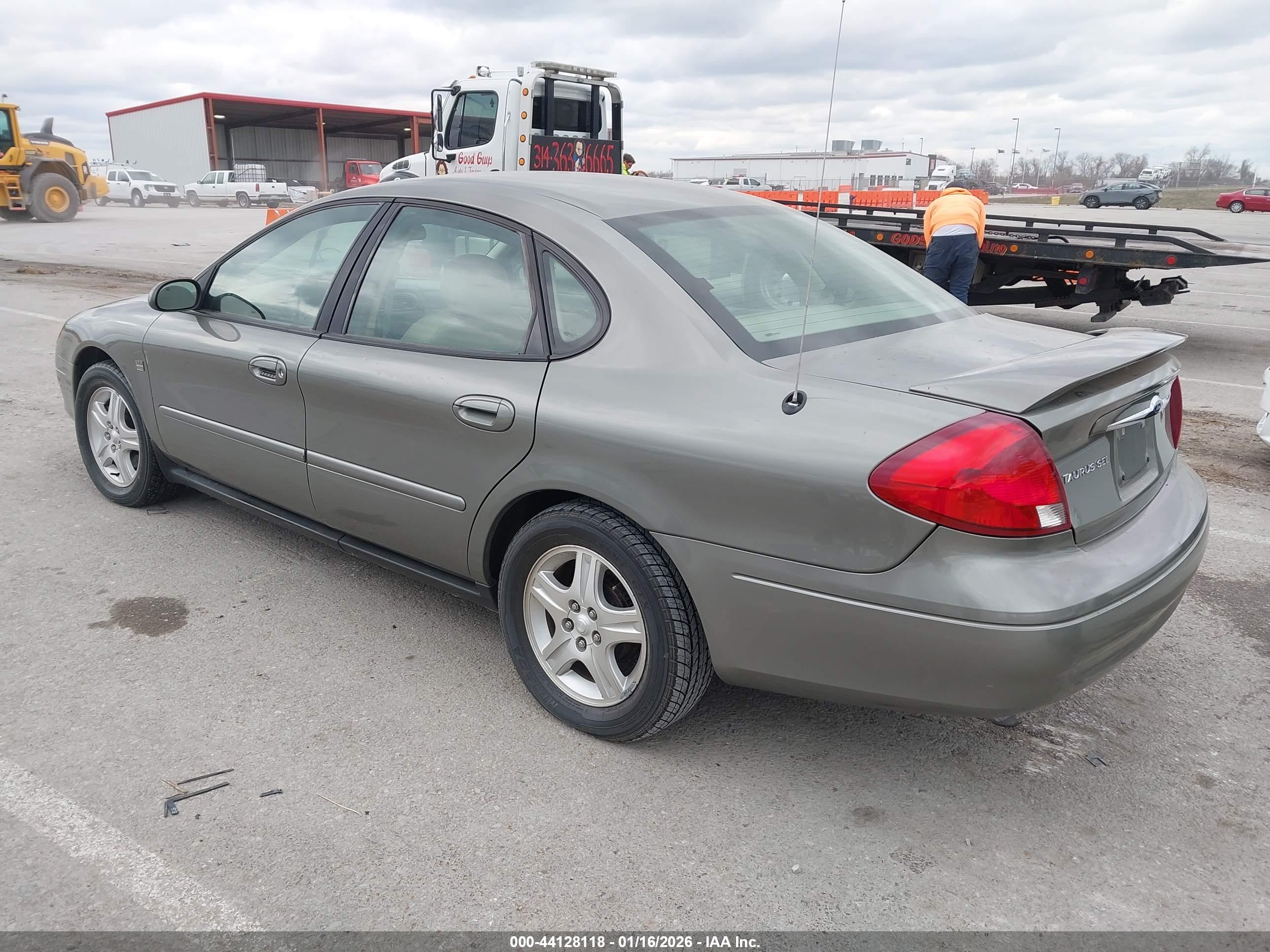 FORD TAURUS image 3