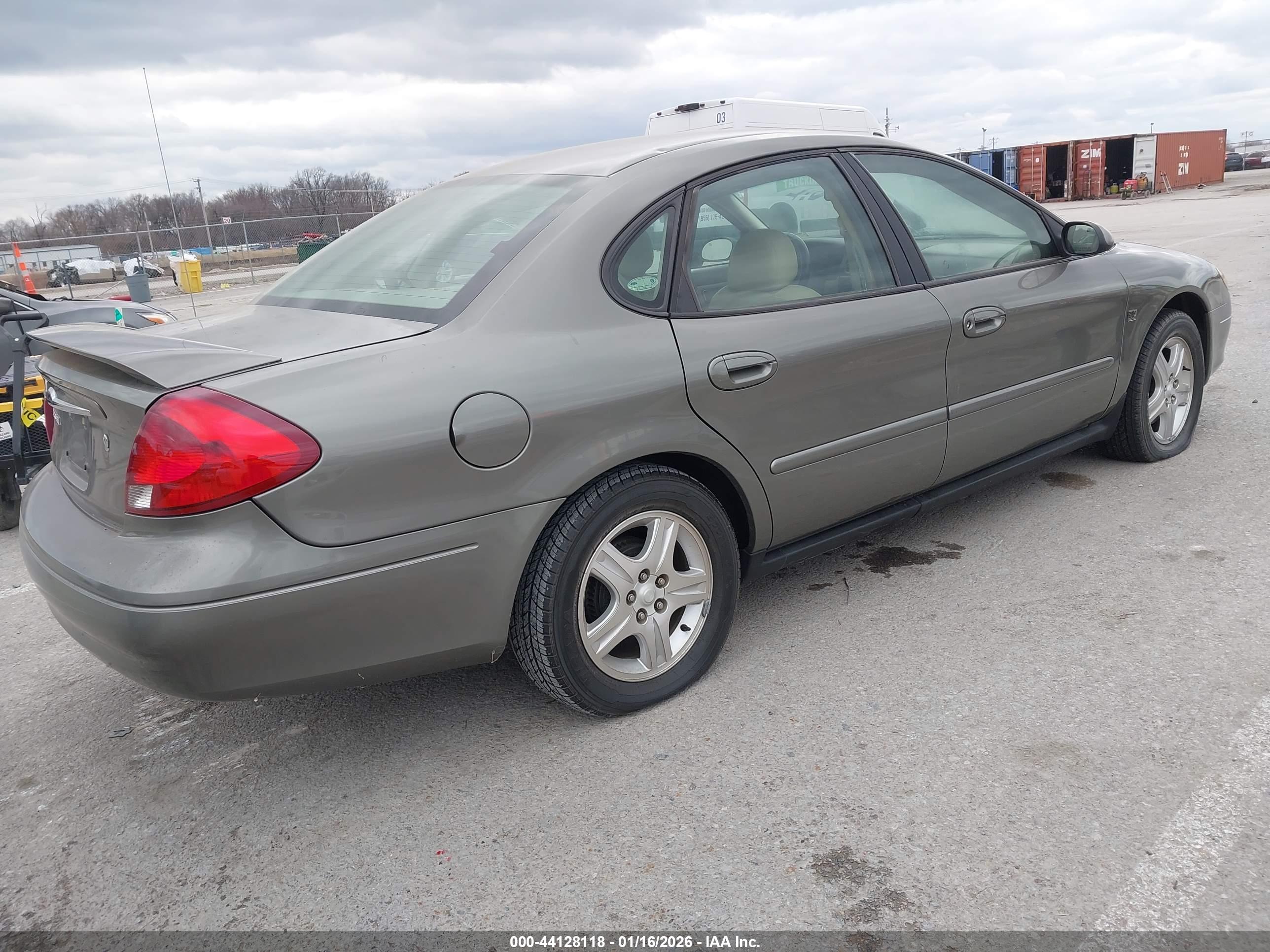 FORD TAURUS image 4