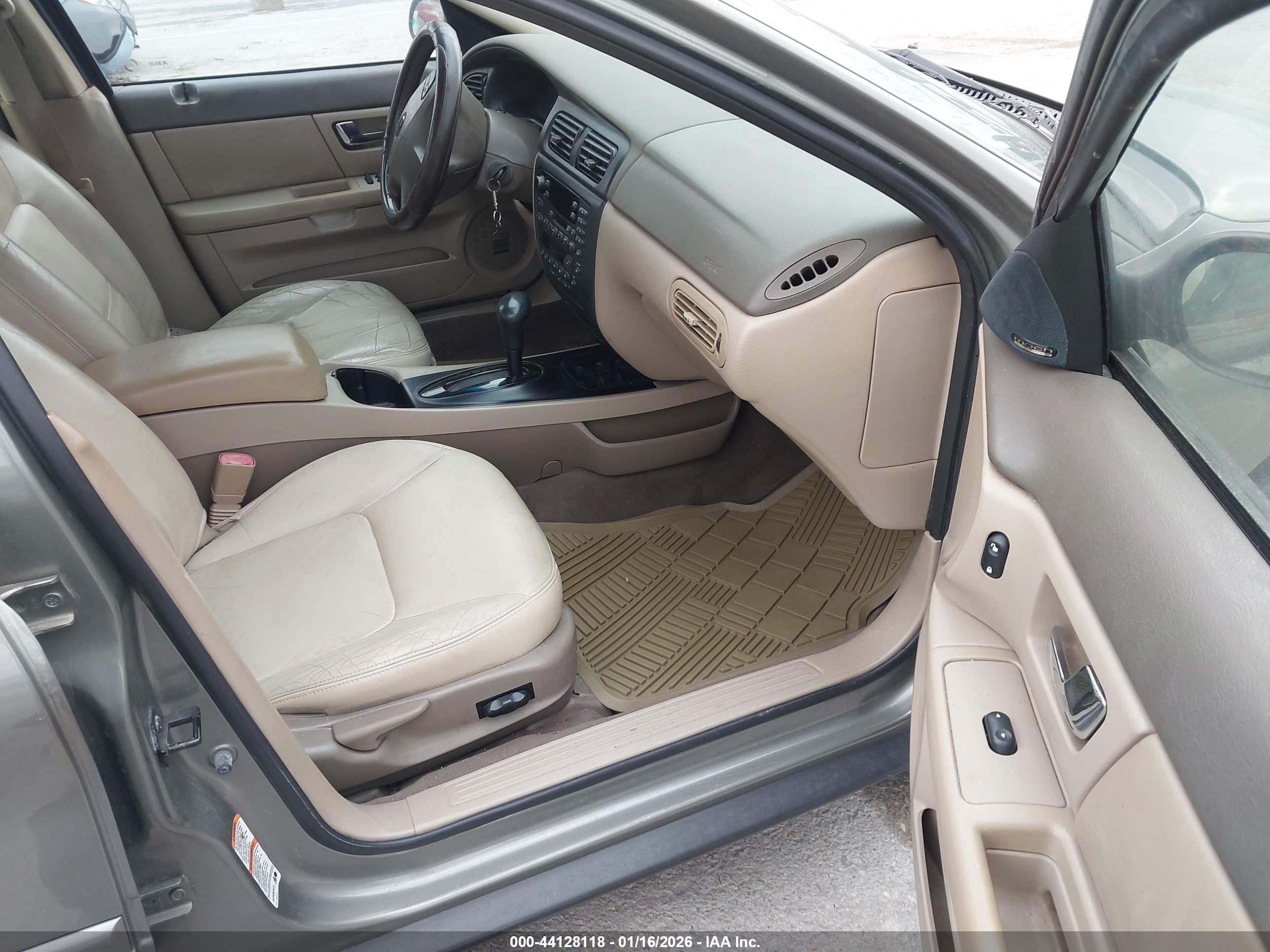 FORD TAURUS image 5