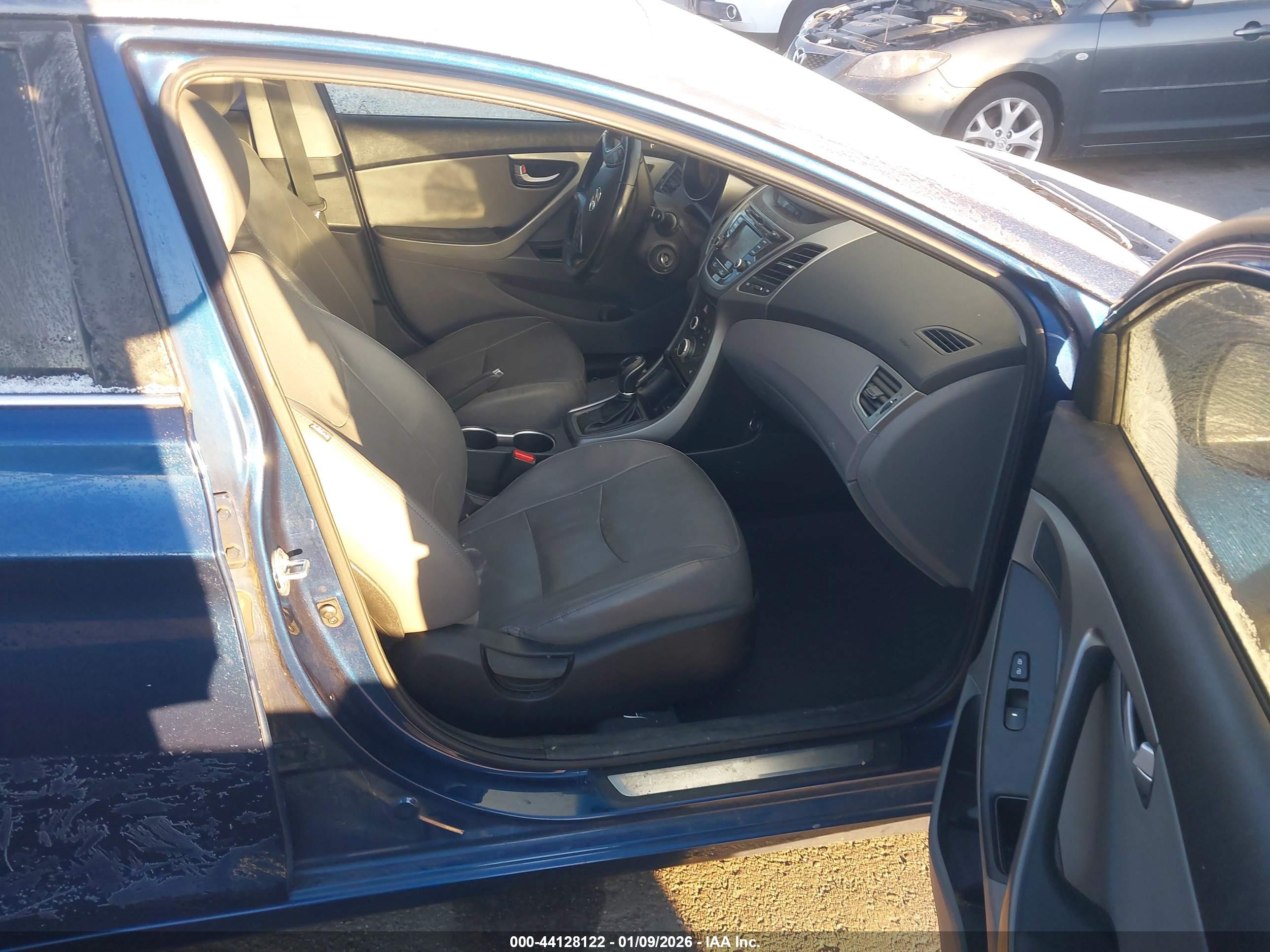 HYUNDAI ELANTRA image 5