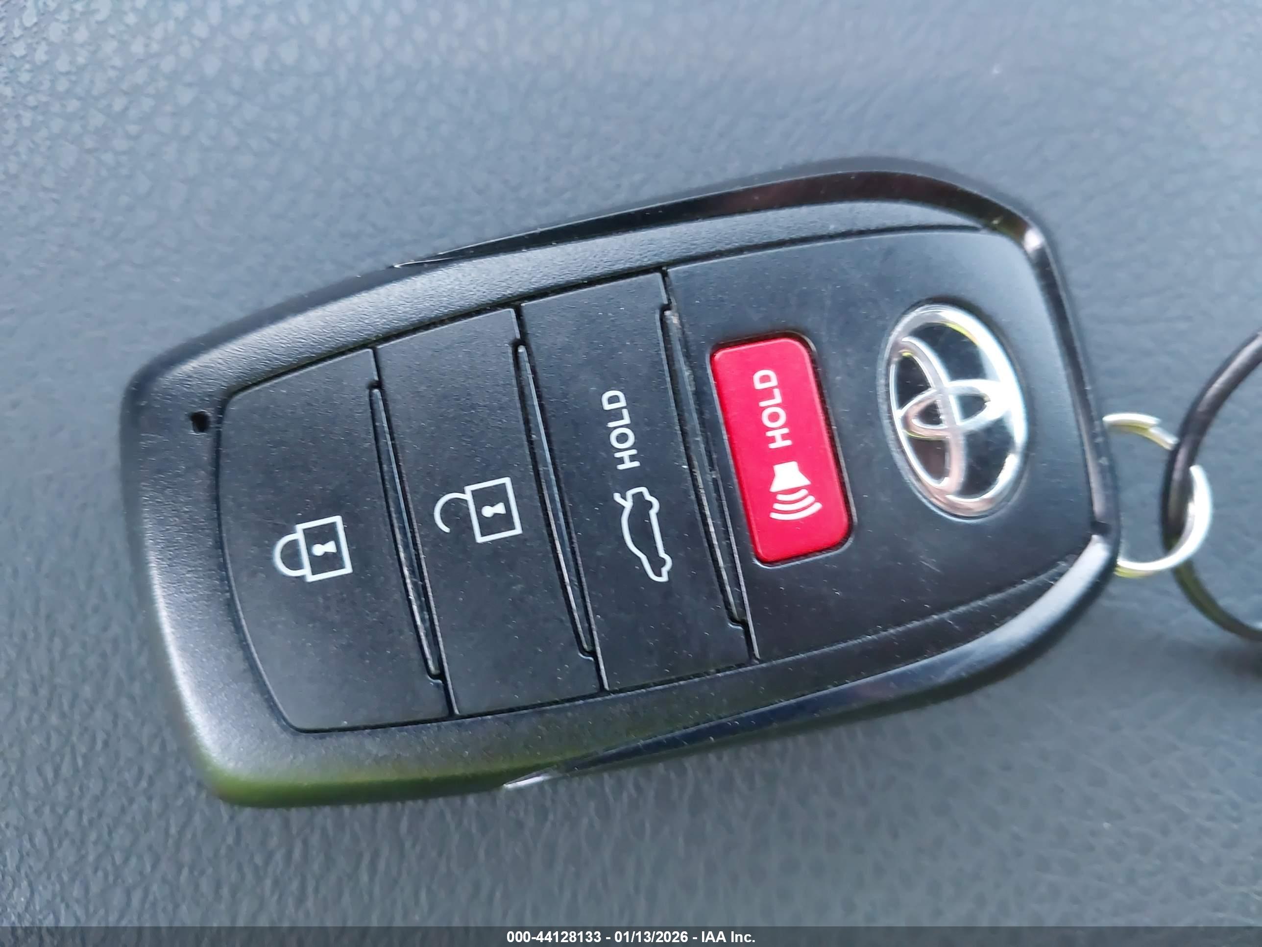 TOYOTA CAMRY image 11