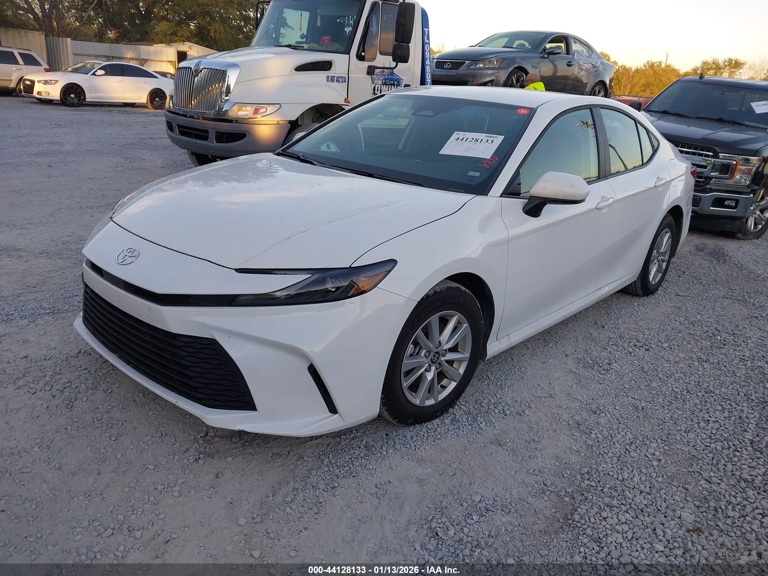 TOYOTA CAMRY image 2