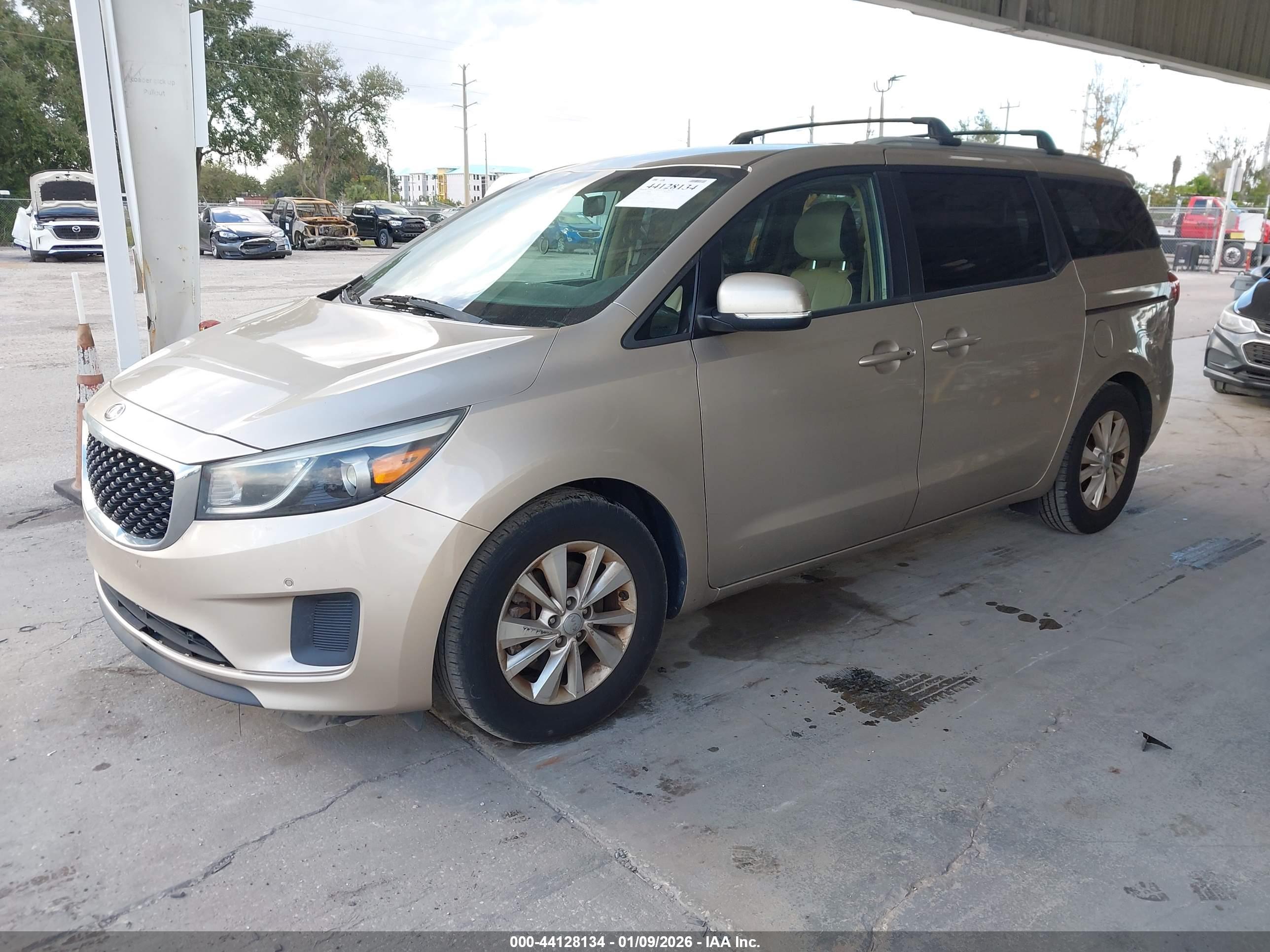 KIA SEDONA image 2