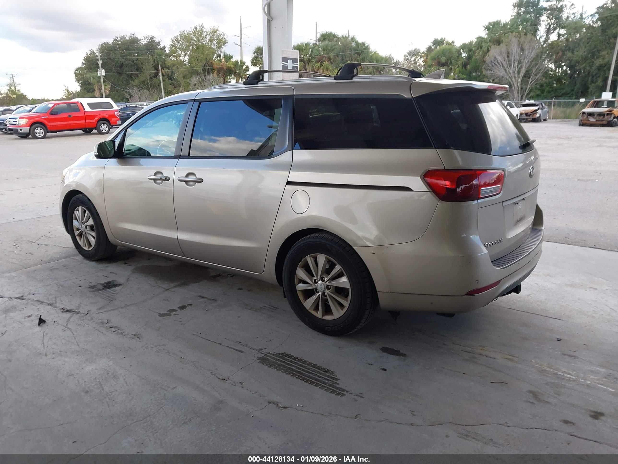 KIA SEDONA image 3