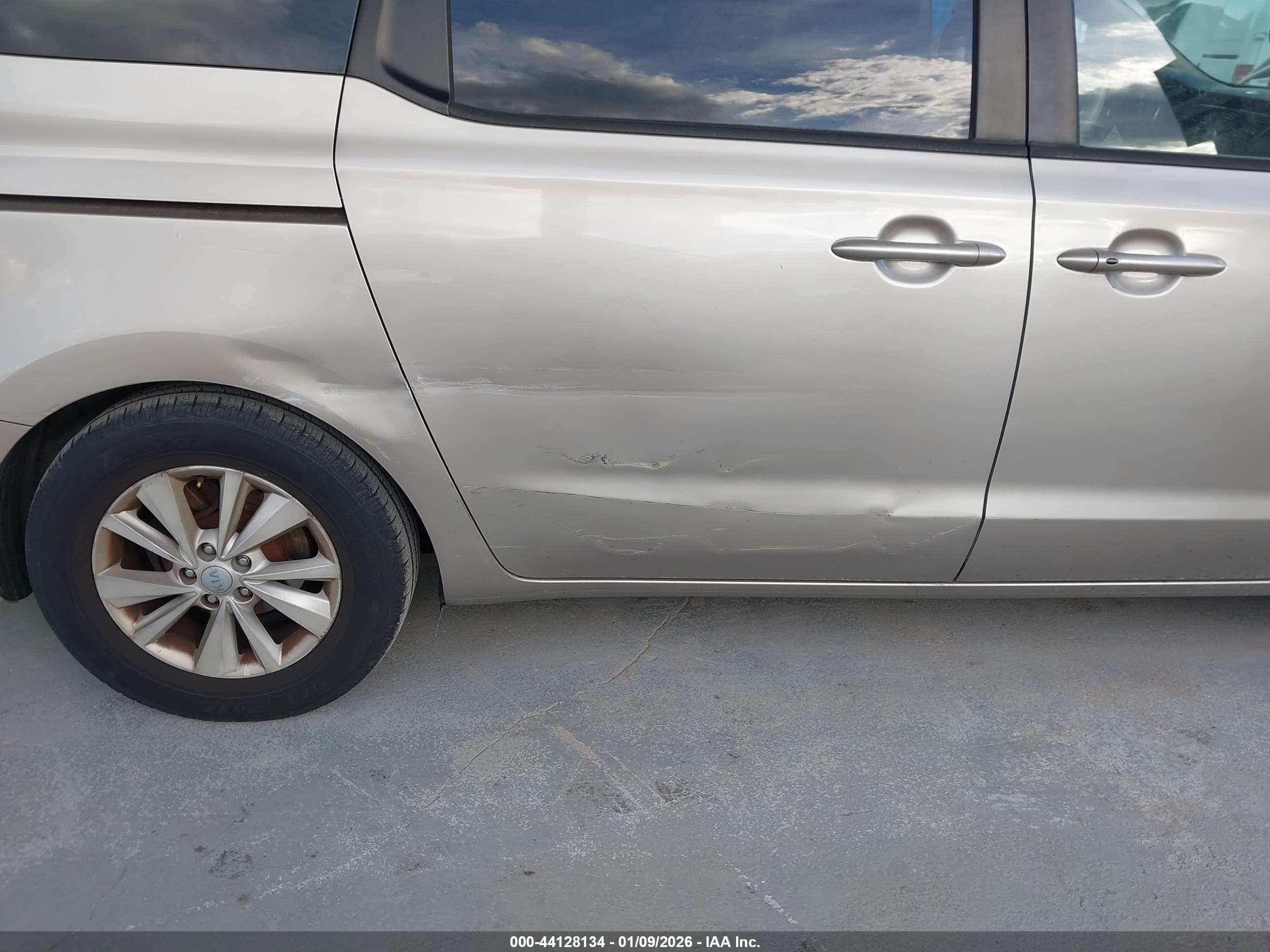 KIA SEDONA image 6