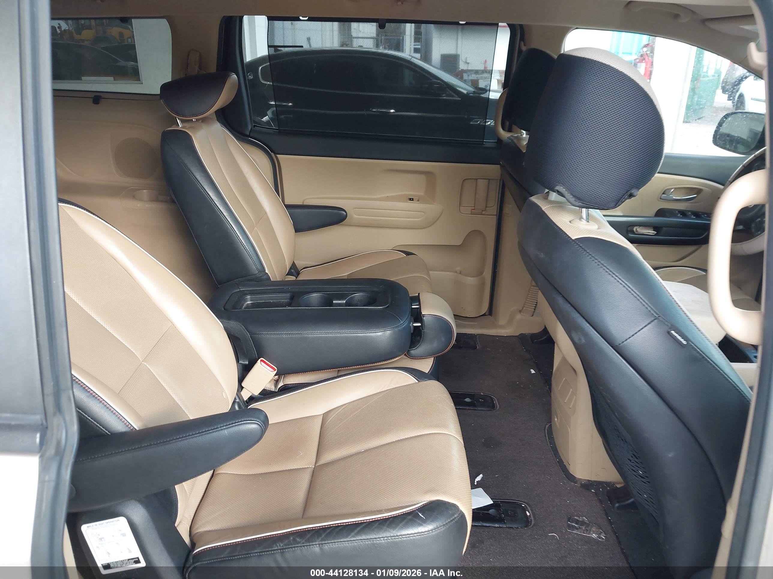 KIA SEDONA image 8